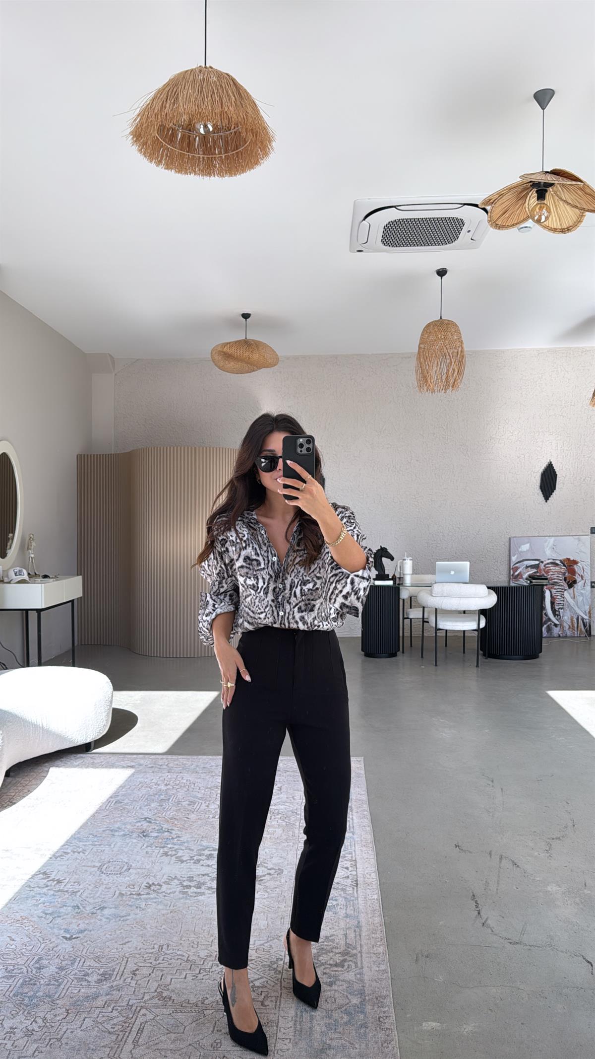 Siyah Zr Model Bel Detaylı Kumaş Pantolon