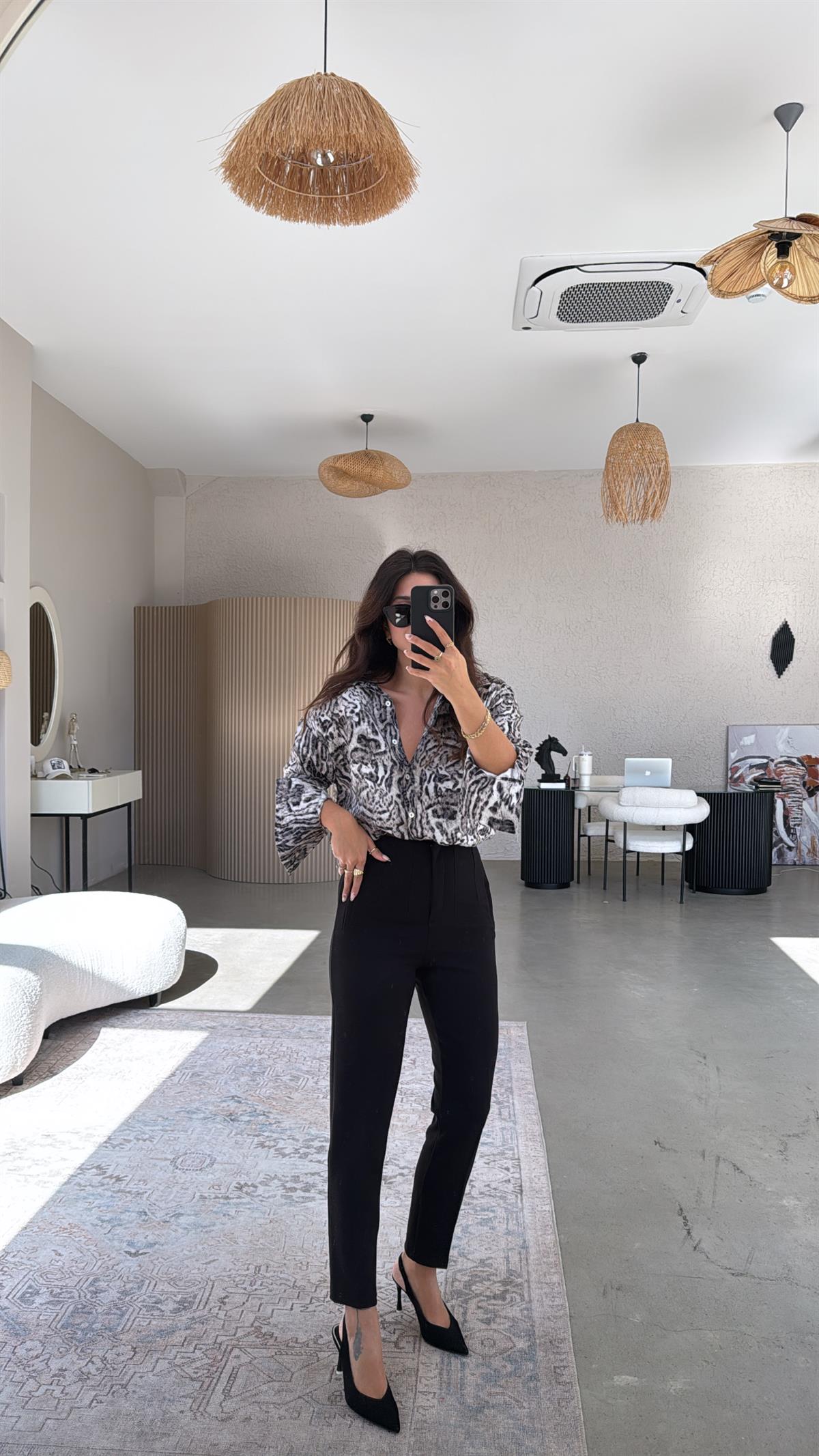 Siyah Zr Model Bel Detaylı Kumaş Pantolon