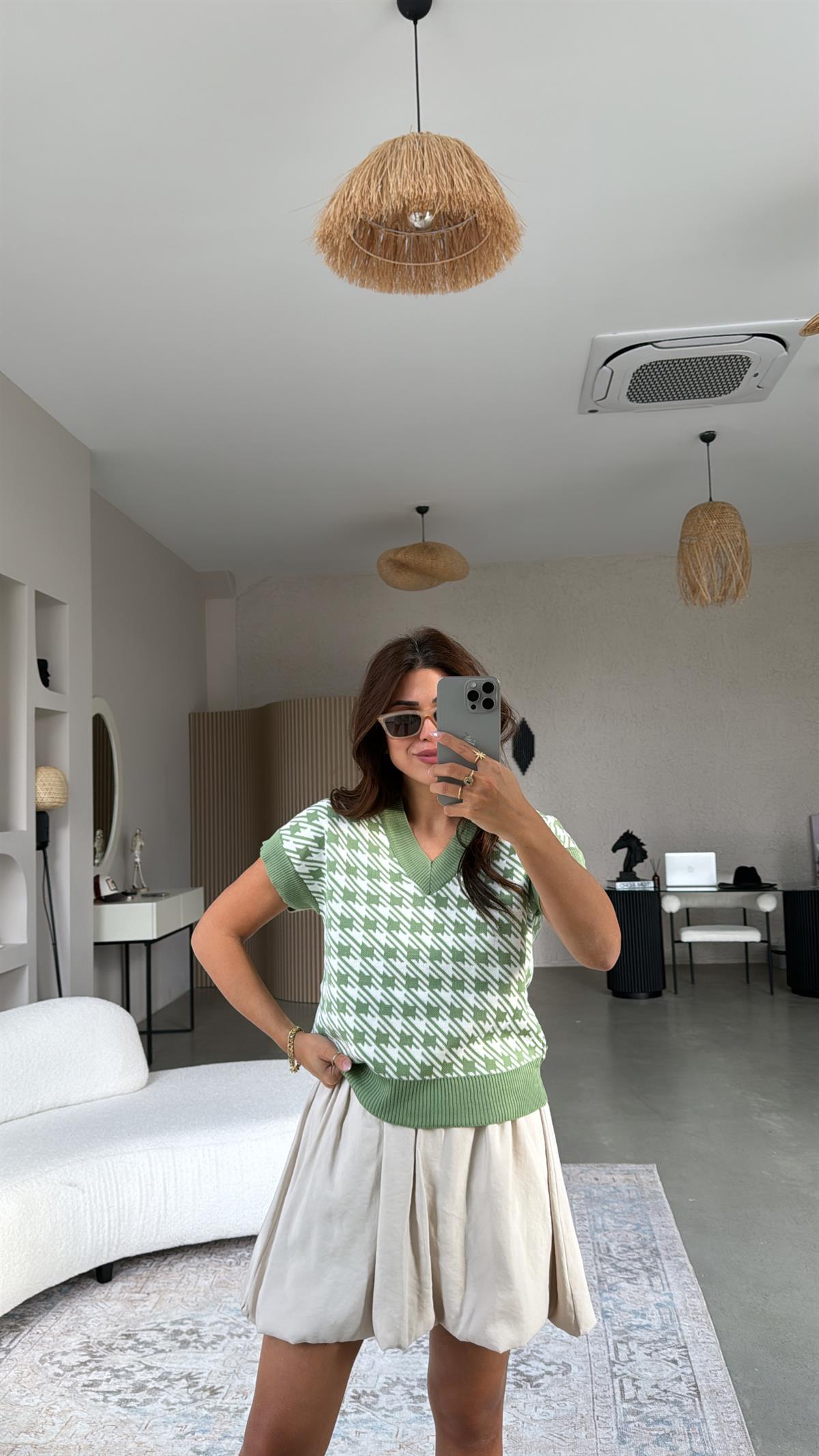 Çağla Yeşili Kazayağı Triko Bluz