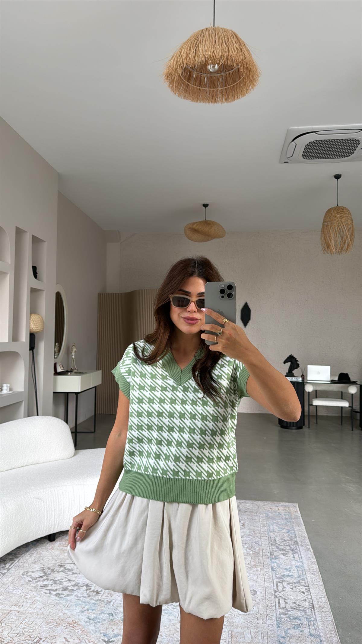 Çağla Yeşili Kazayağı Triko Bluz