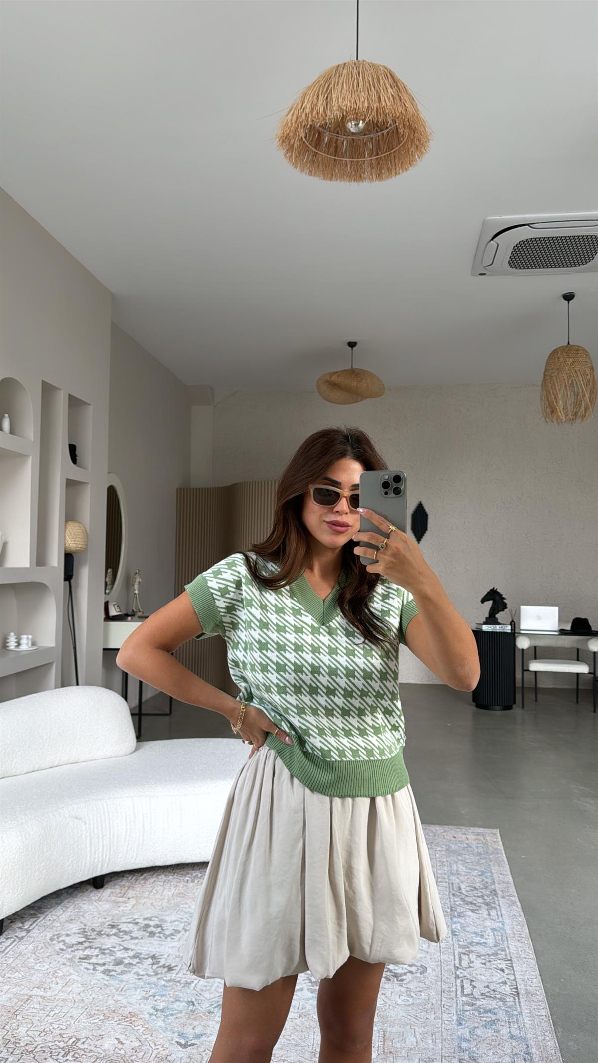 Çağla Yeşili Kazayağı Triko Bluz