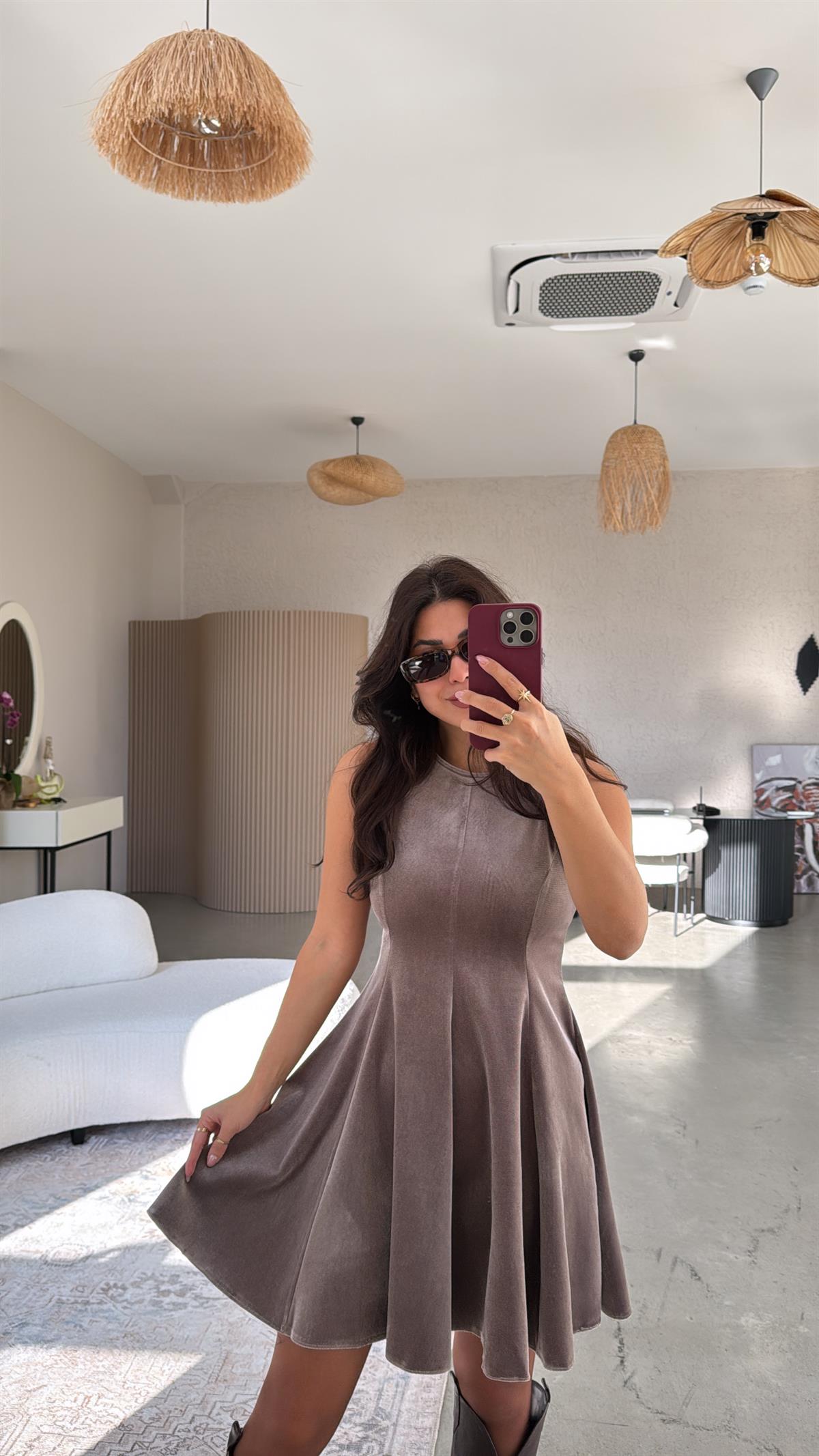 Vizon Kiloş Halter Yaka Kadife Elbise