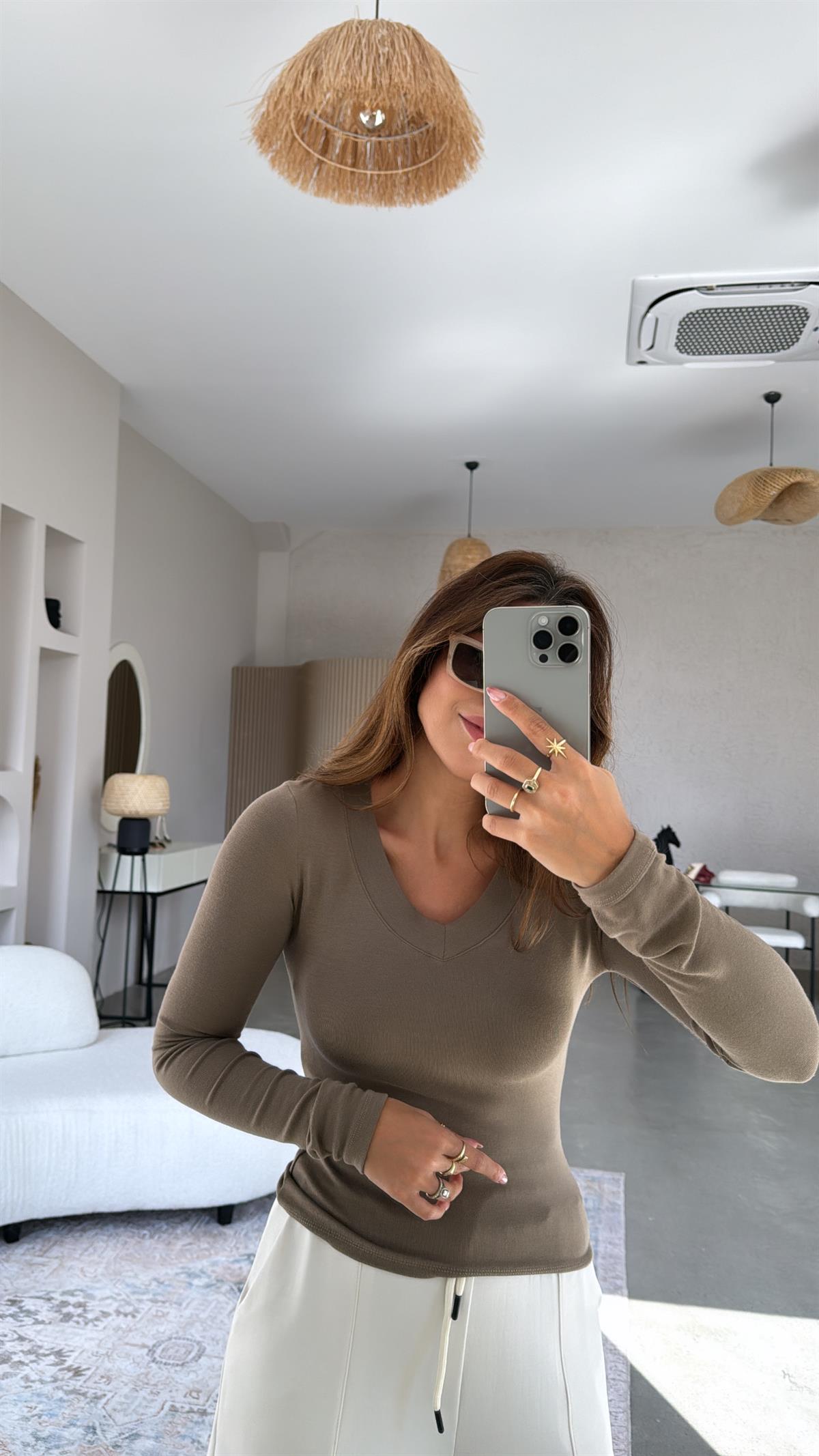 Vizon V Yaka İthal Kumaş Body