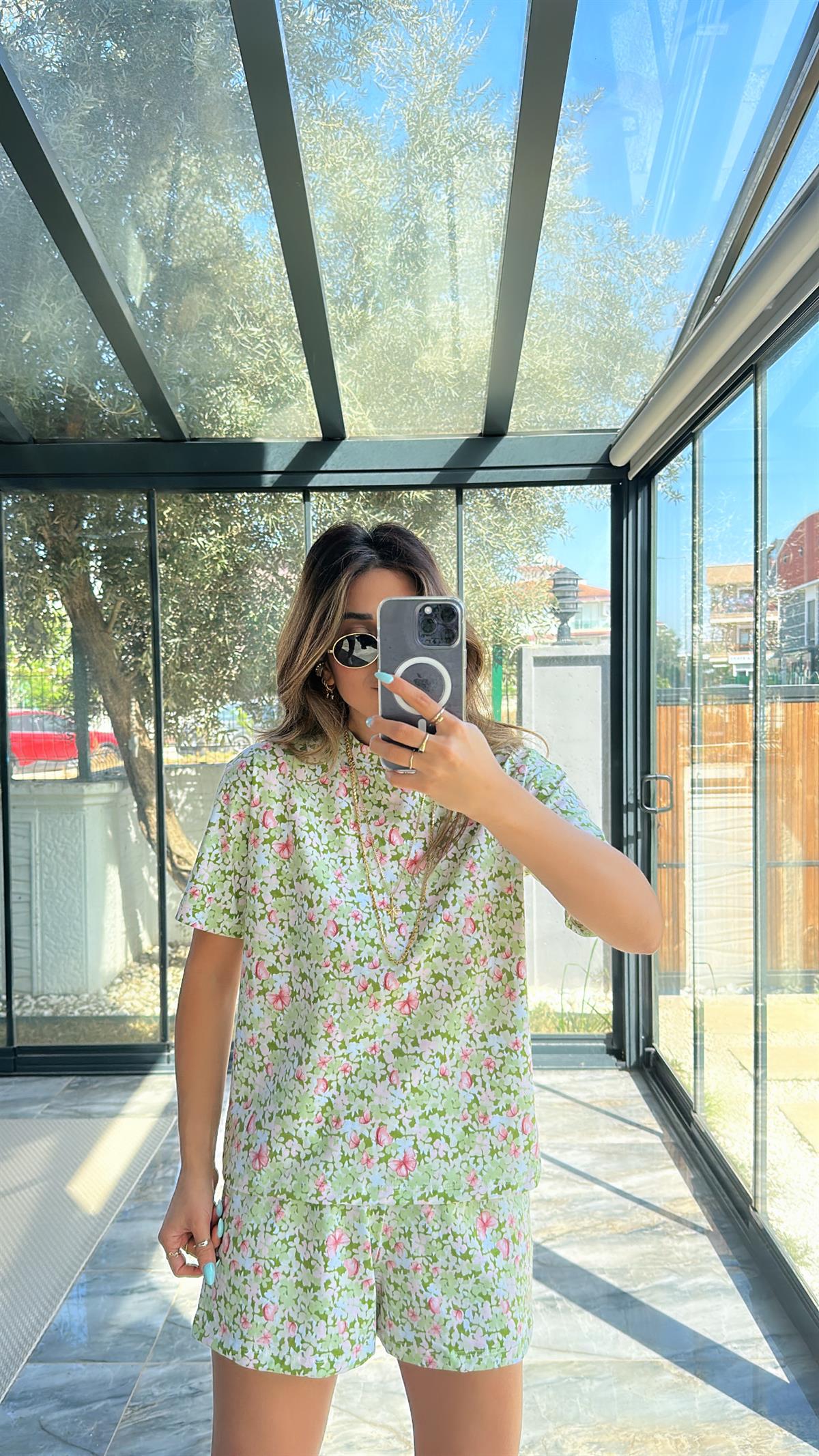 Yeşil Çiçekli Şortlu Takım