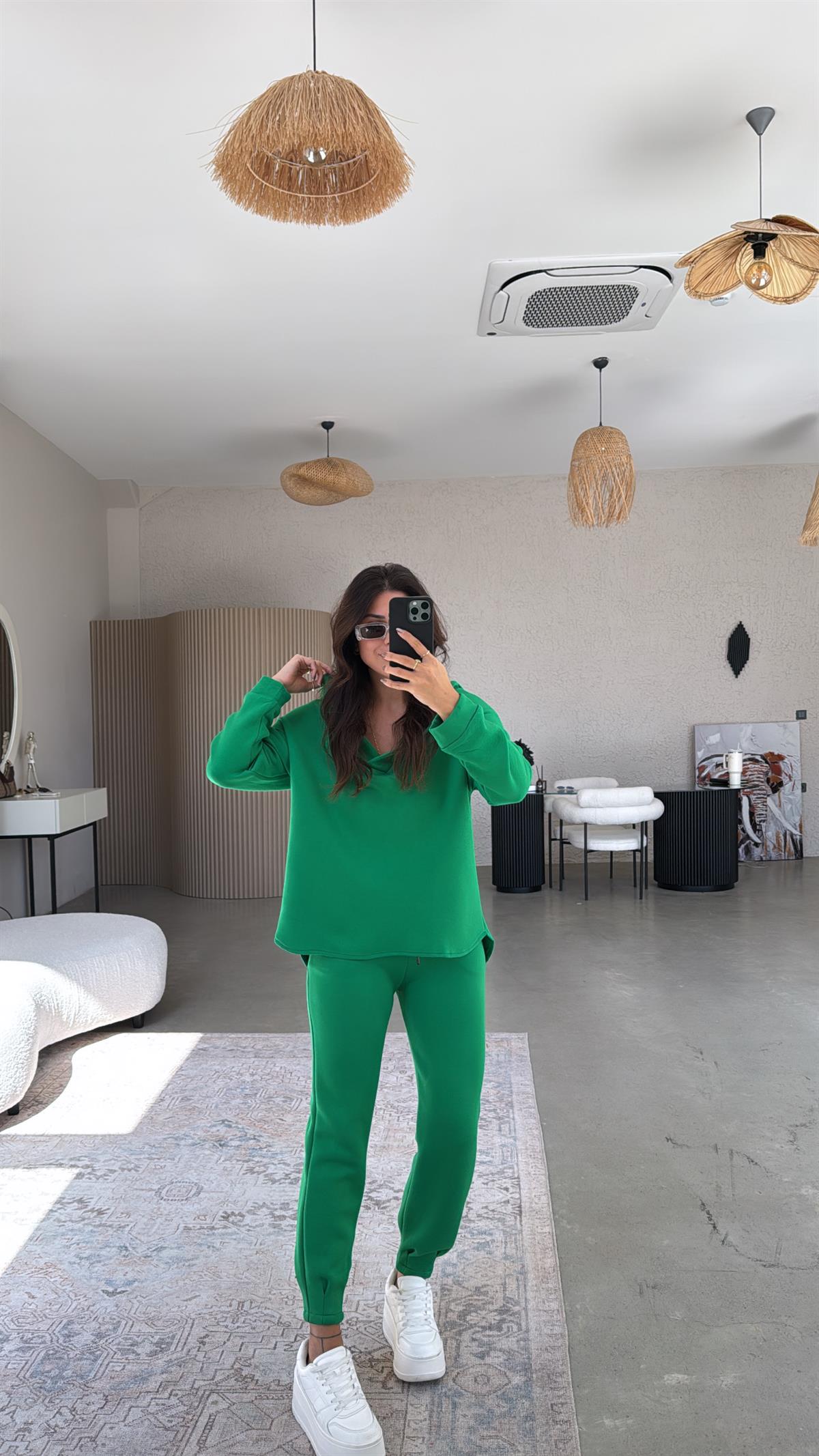 Yeşil Kapüşonlu Pens Detaylı Takım