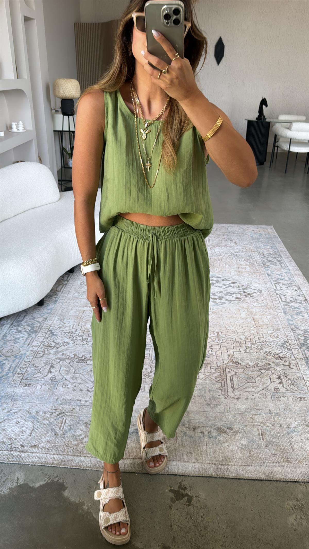 Yeşil Dökümlü Tiril Kumaş Takım