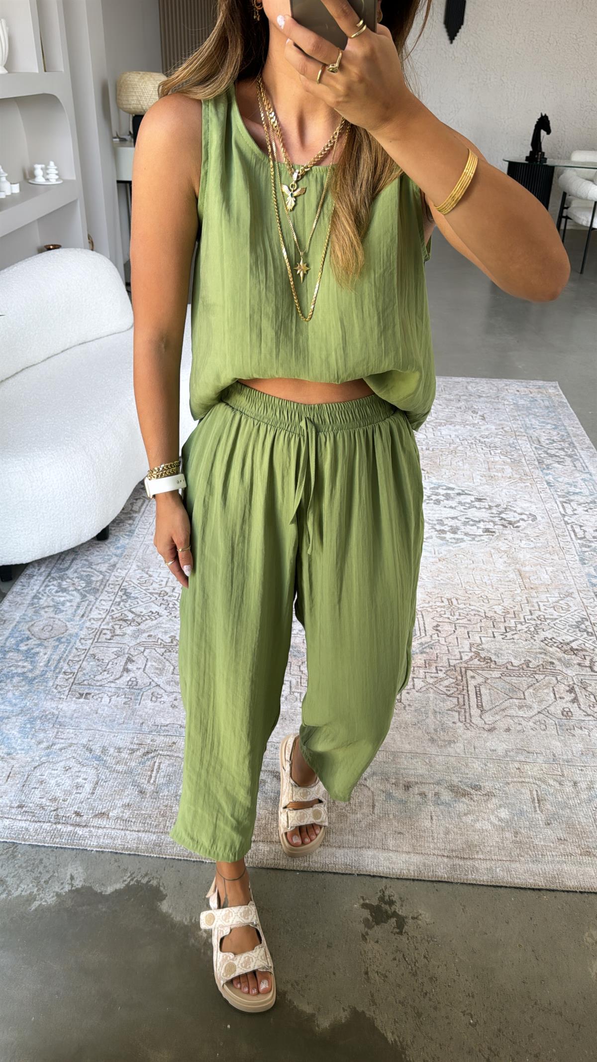 Yeşil Dökümlü Tiril Kumaş Takım