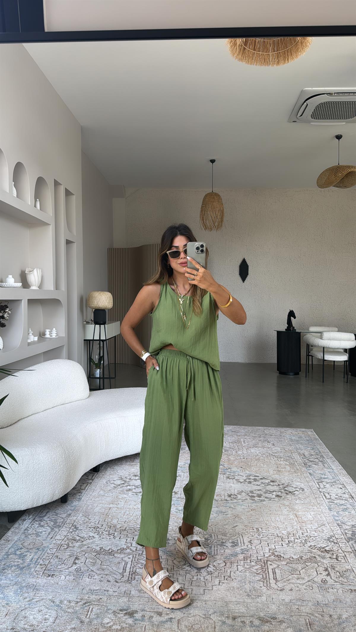 Yeşil Dökümlü Tiril Kumaş Takım