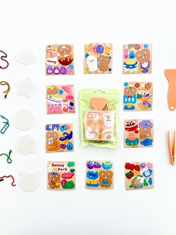 23 Parça Açık Yeşil Paket Kendi Anahtarlığını Tasarla Seti – Şeffaf Anahtarlık Aparatı / Renkli Zincir / Sticker / Etiket / Cımbız / Spatula DIY Aktivite Seti