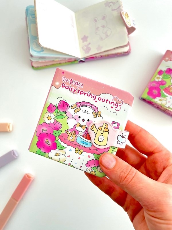 Daisy Spring Picnic Sert Kapaklı 130 Yaprak Renkli Mini Planlayıcı/Not Defteri/Mıknatıslı Ajanda
