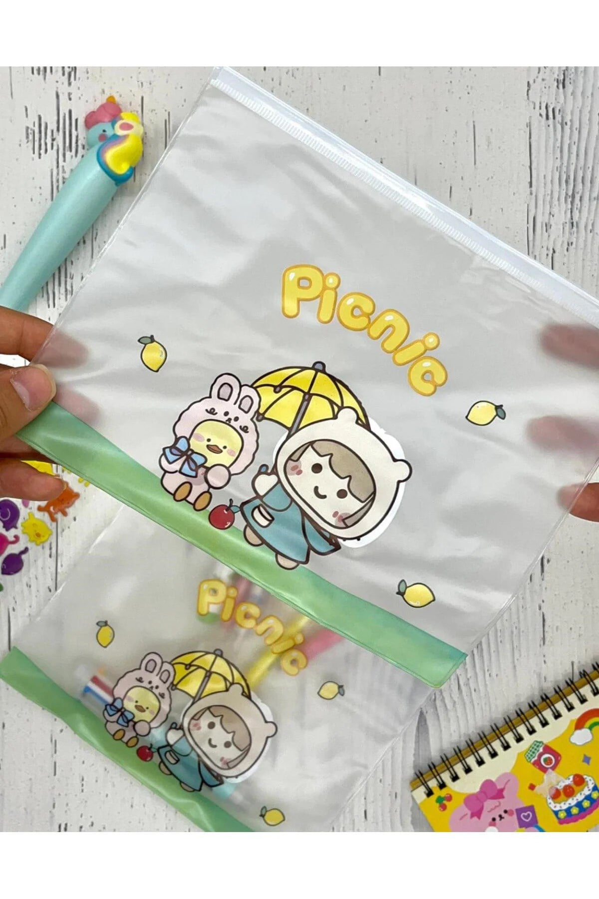 Piknik Sevimli Kız Şeffaf ve Fermuarlı Kilitli Çanta / Toparlayıcı / Kalem Kutu