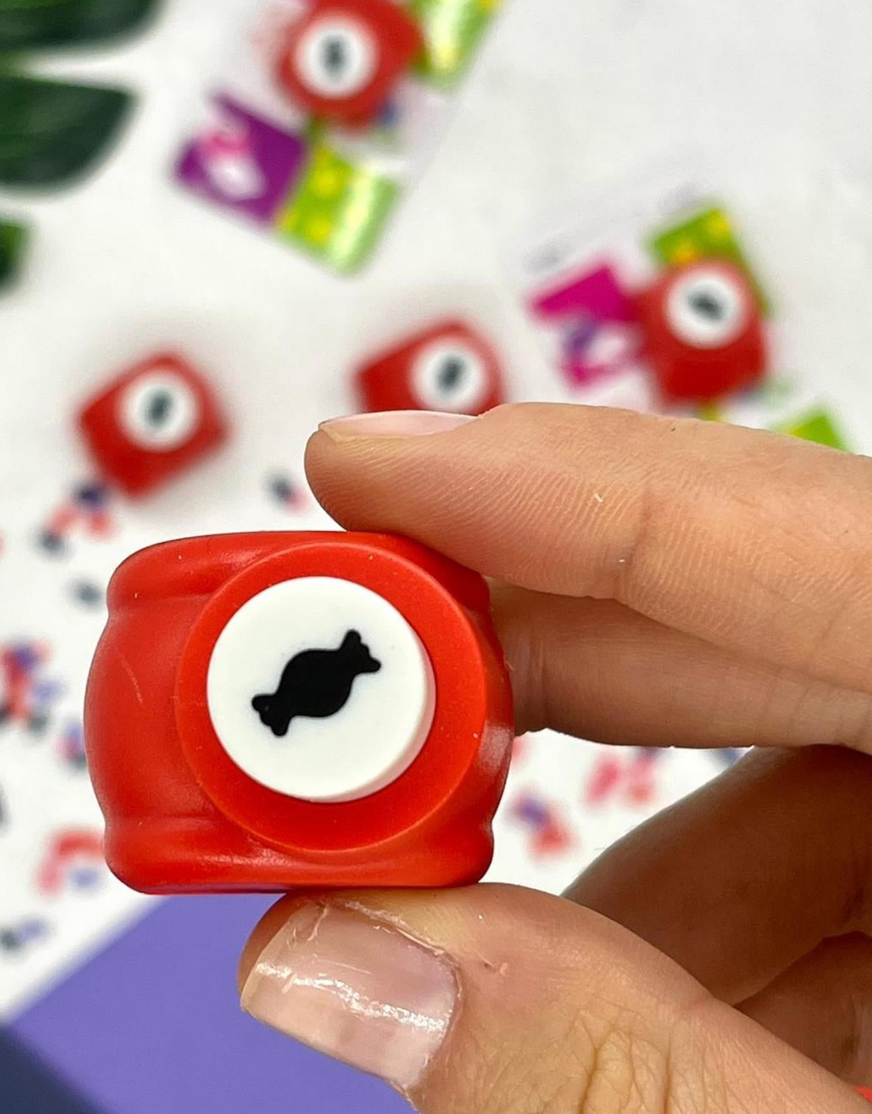 Şeker Desenli Kırmızı Mini Delgeç
