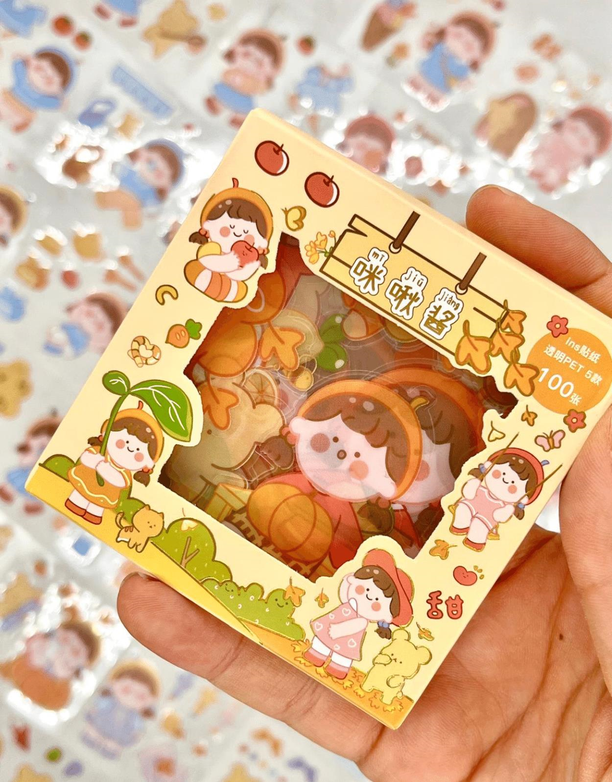 Sevimli Kız Ayıcık Sonbahar 100 Yaprak 500 Adet Sarı Mini Kutu Şeffaf Pet Sticker Seti / Etiket/ Çıkartma Su Geçirmez