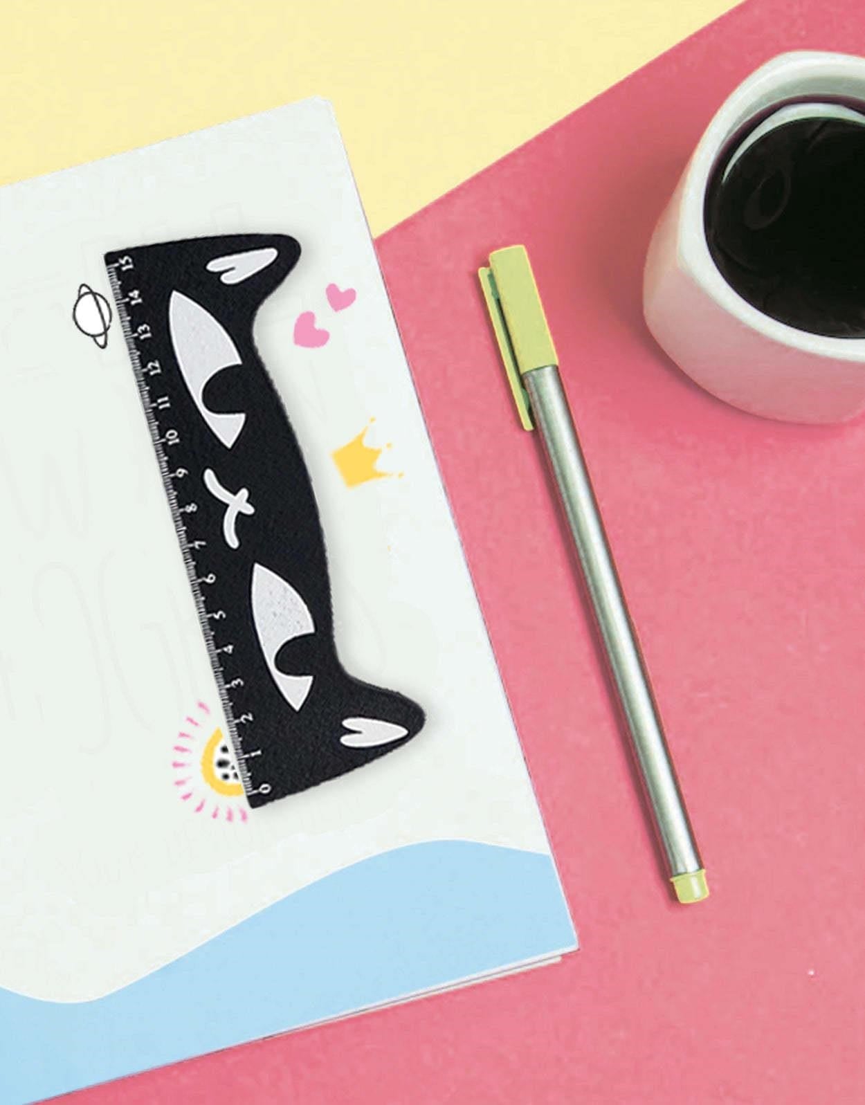 Siyah Kedi Cetvel