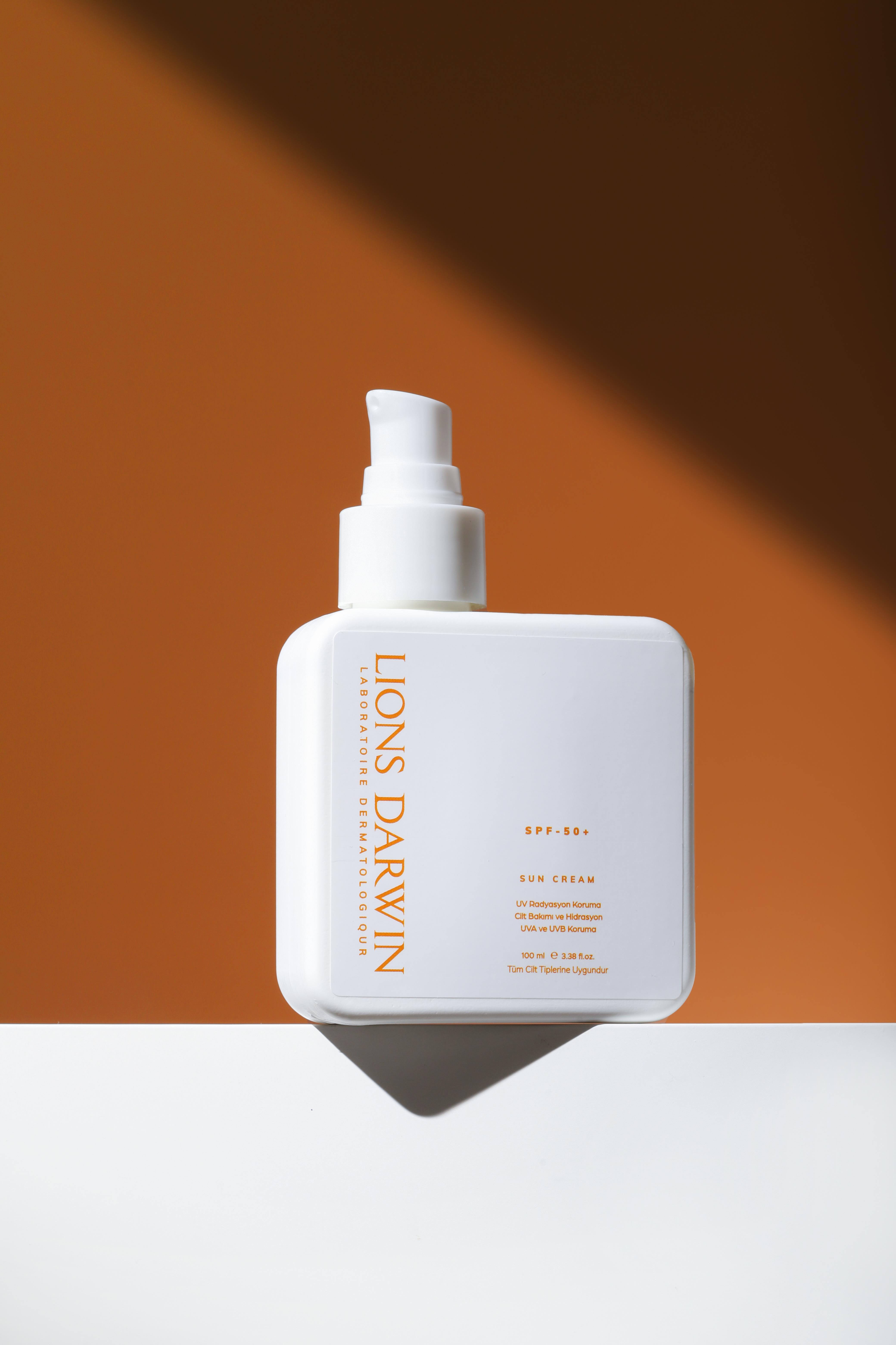 Lions Darwin Güneş Kremi 50+ SPF: Cilt Koruma ve Işıltı