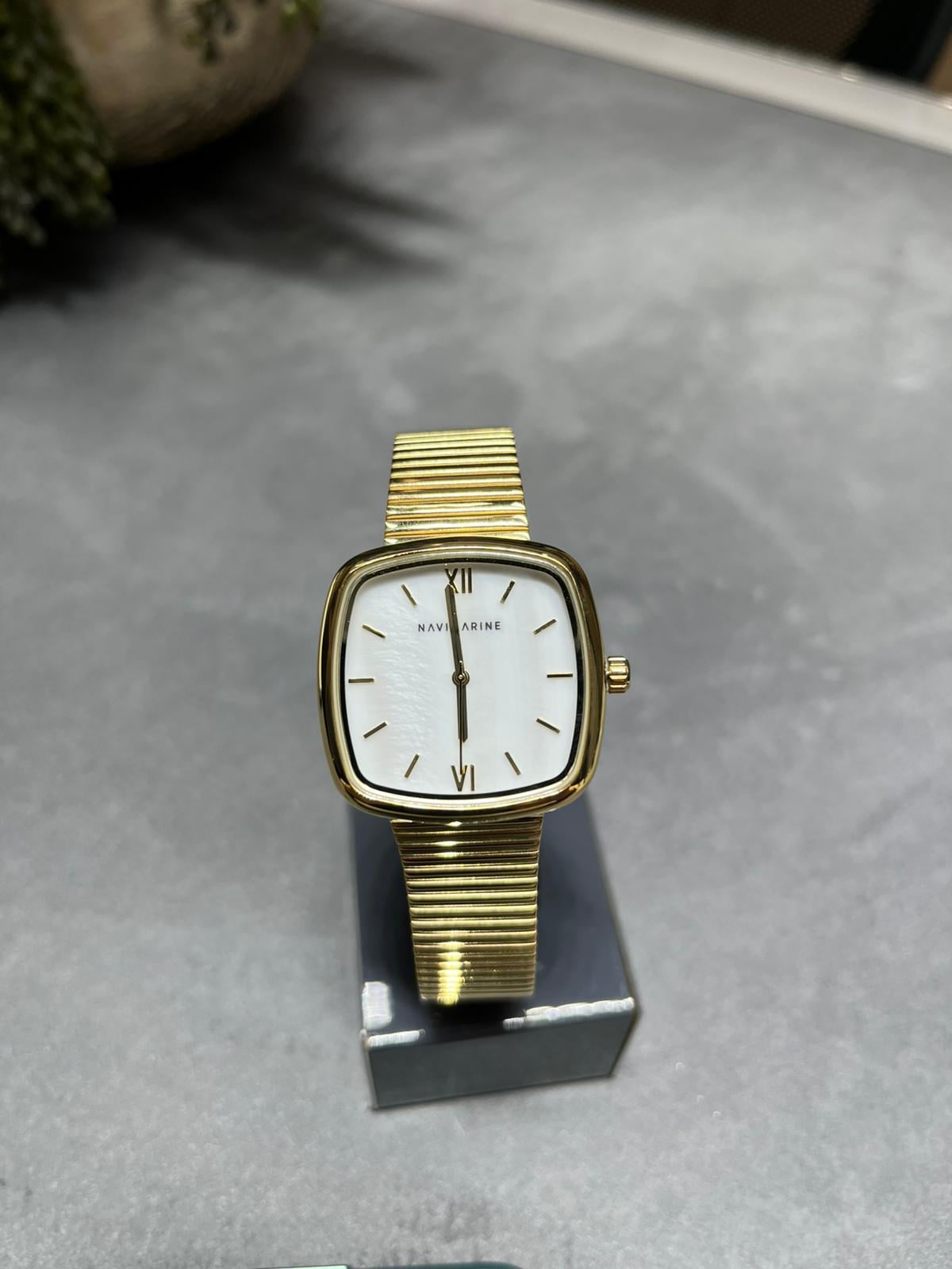 Altın Metal kordonlu saat