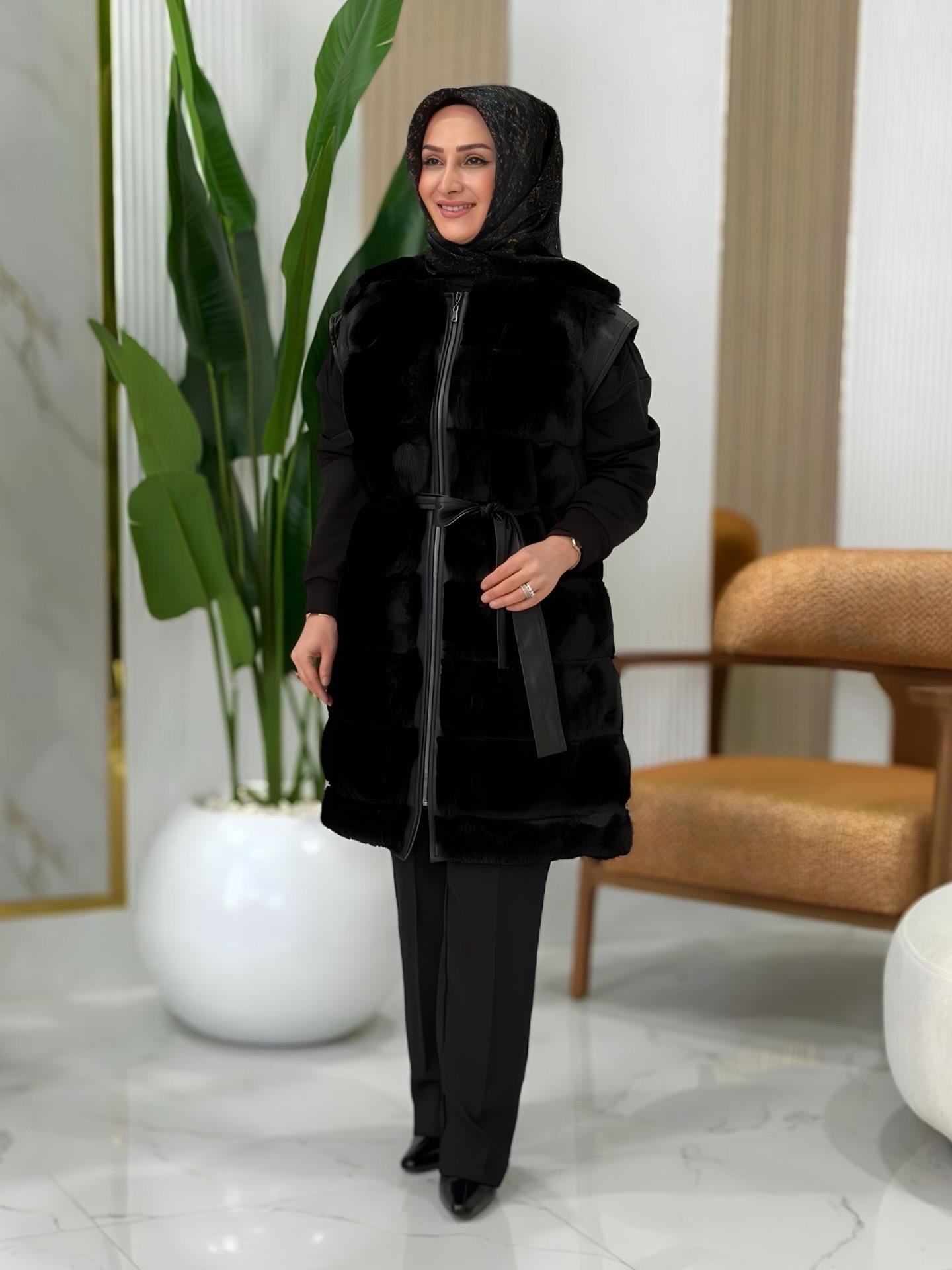 ANGORA SUNİ KÜRKLÜ   DERİ DETAYLI YELEK SİYAH - 10338 