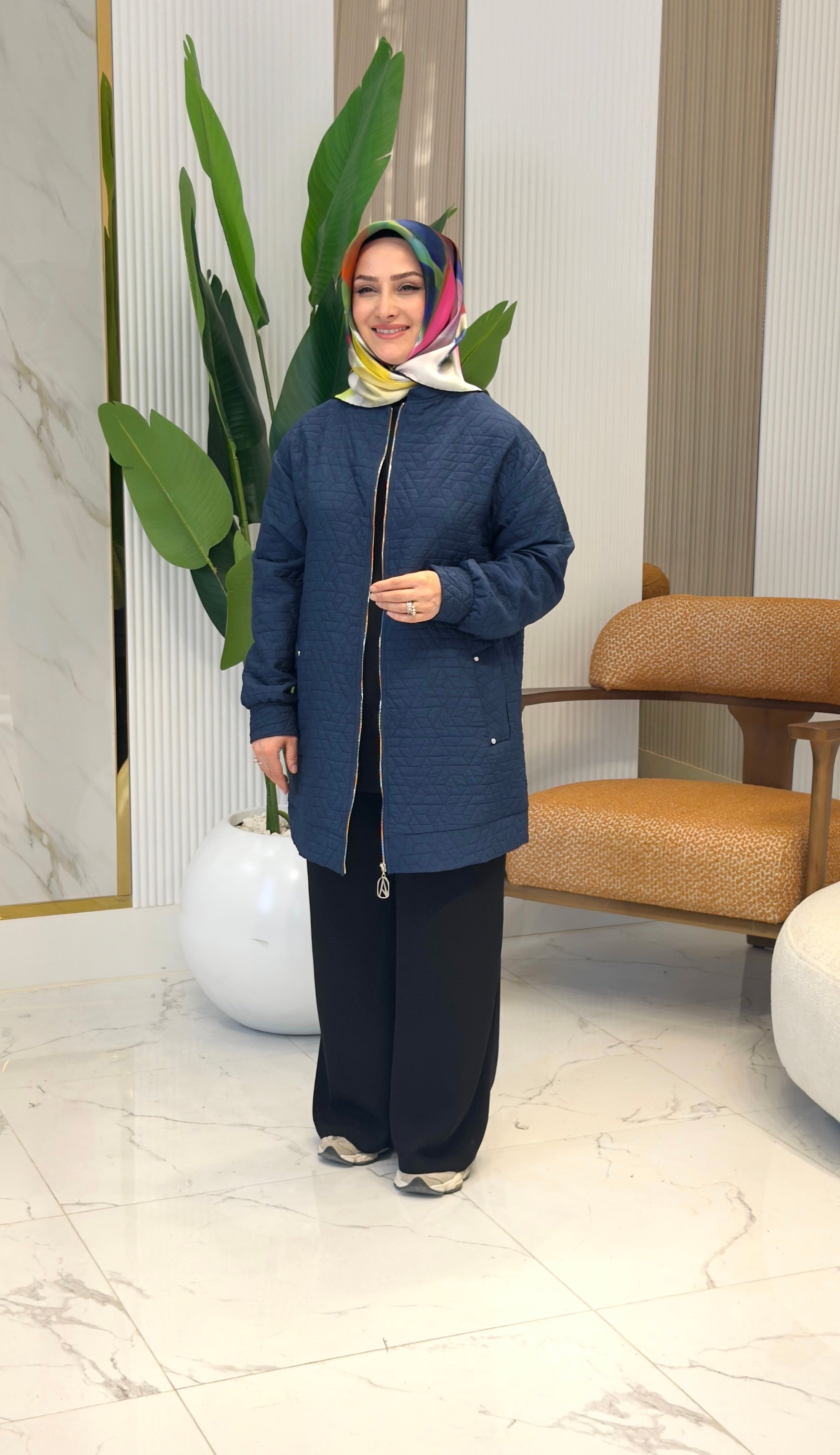 ARMİNE TREND İNCE KABARTMA DETAY KAP LACİVERT -26YT537