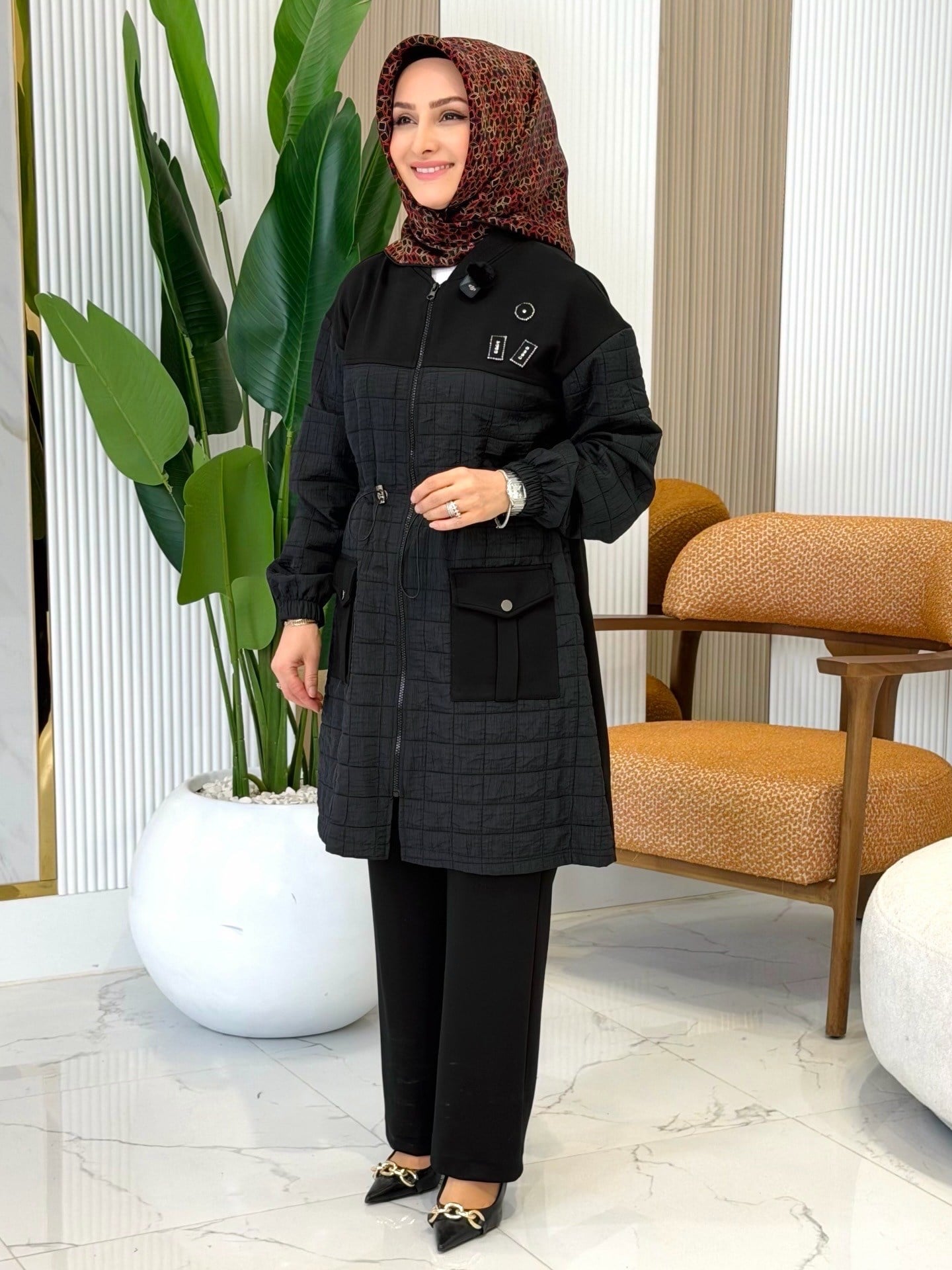 WNW YAKA AKSESUARLI BELİ BÜZGÜLÜ PANTOLONLU TAKIM SİYAH -0001