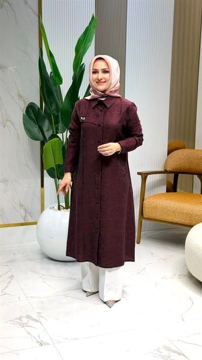 QTN KENDİNDEN DESENLİ ÖNÜ DÜĞMELİ AKSESUAR DETAYLI KADIN TUNİK 7121 - BORDO
