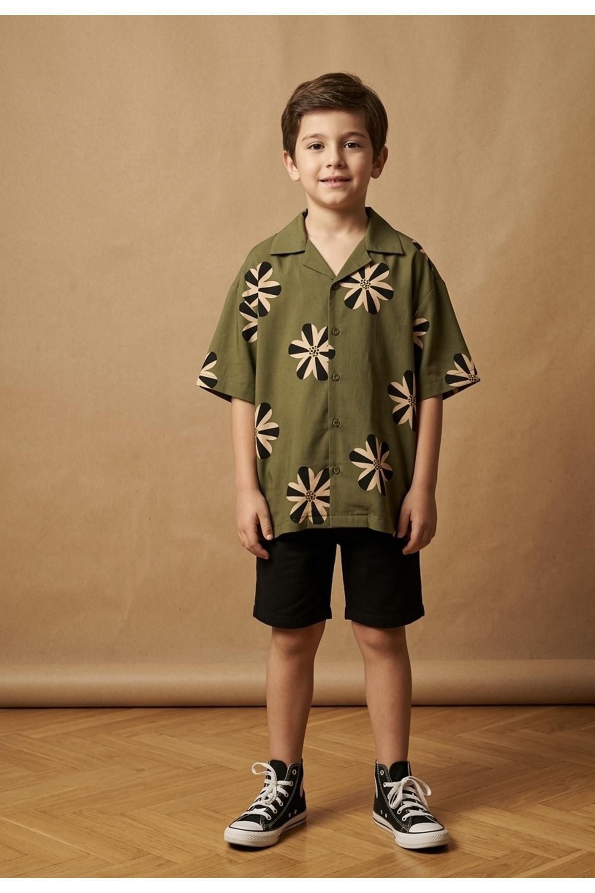 Çiçek Aplikli Haki Keten Gömlek