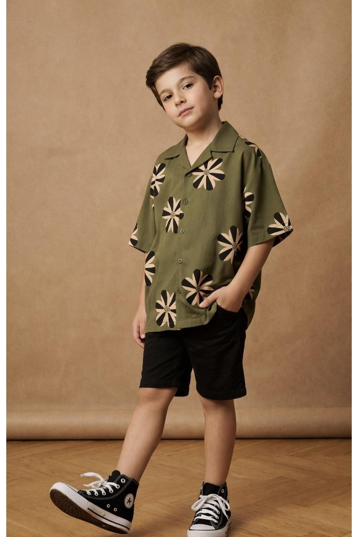 Çiçek Aplikli Haki Keten Gömlek