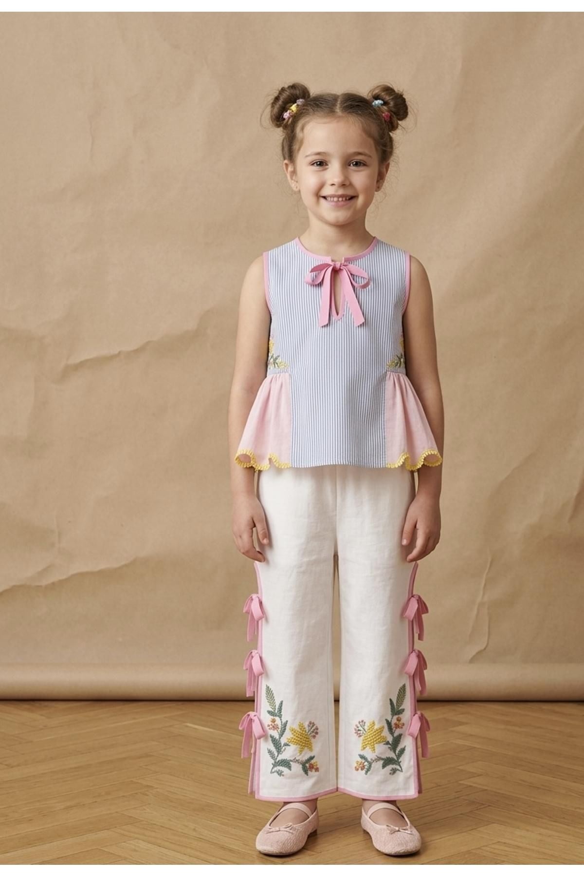 Cut Out Detaylı Nakışlı Keten Pantolon