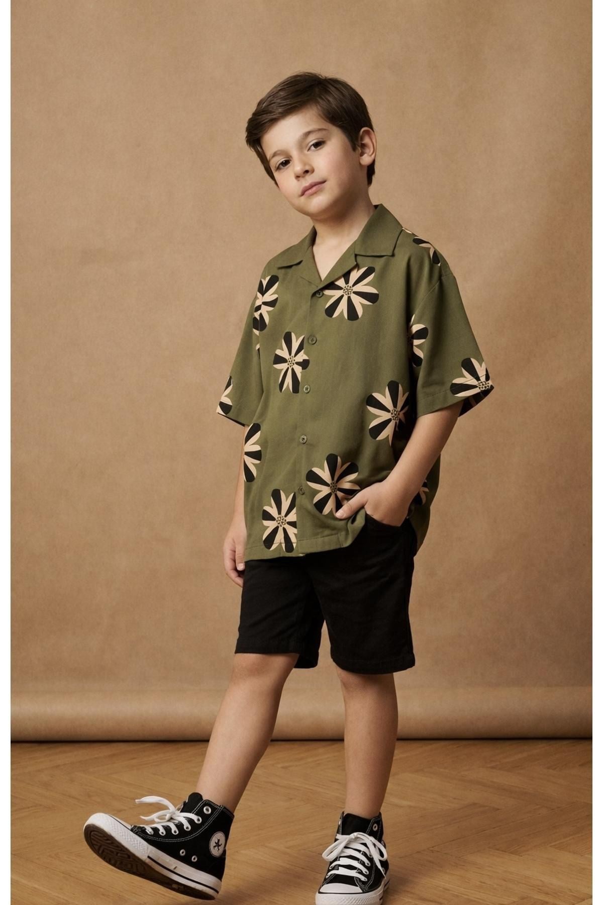 Çiçek Aplikli Haki Keten Gömlek