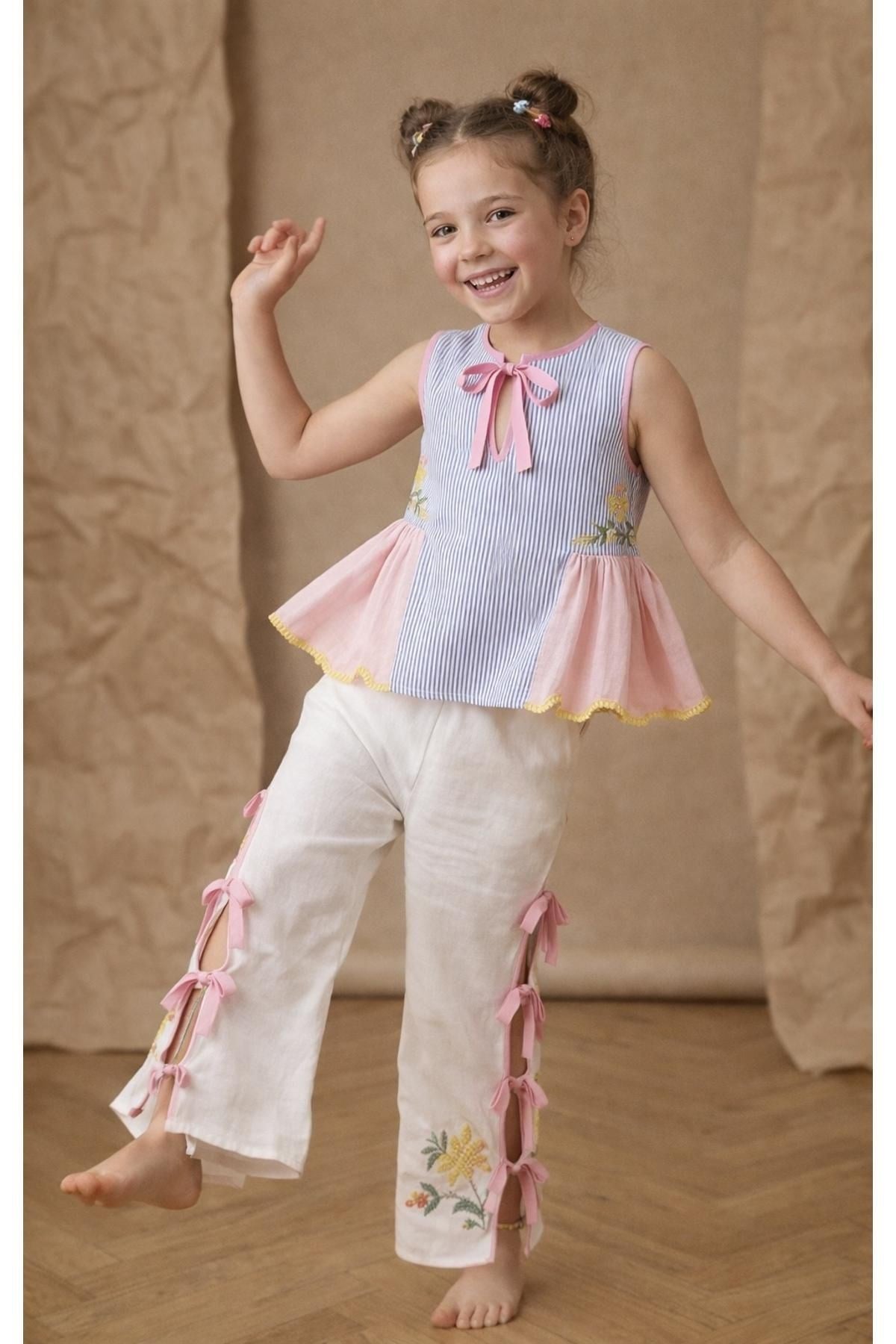 Cut Out Detaylı Nakışlı Keten Pantolon