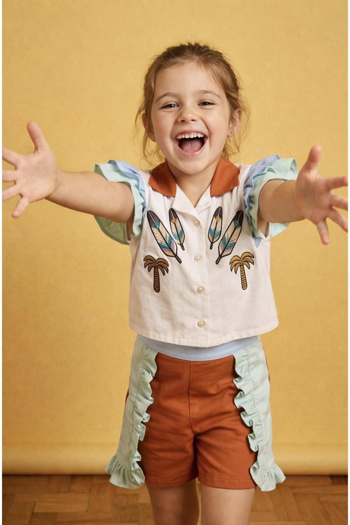 Kızılderili Aplikli Fırfırlı Gömlek