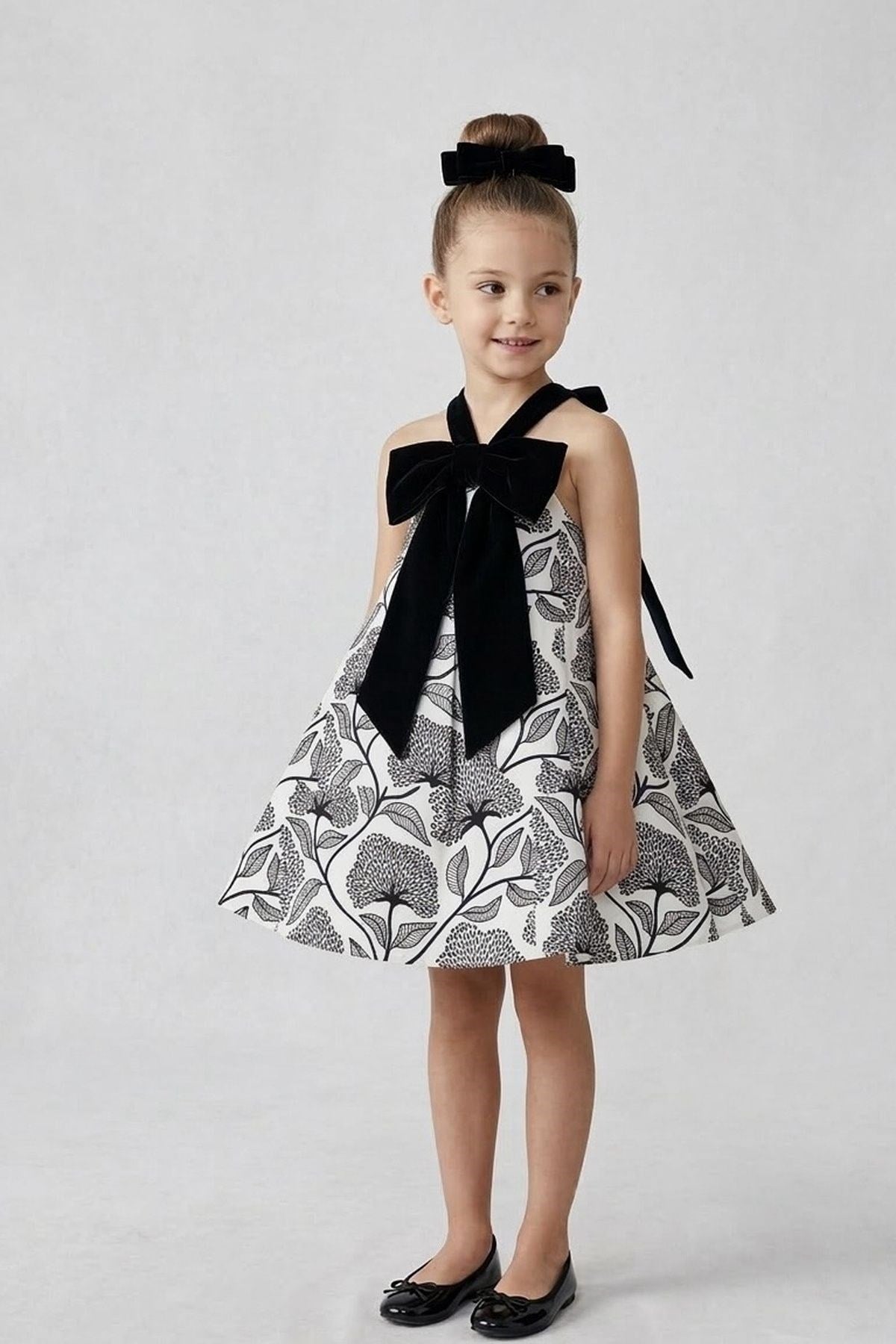 Siyah Kurdele Detaylı Desenli Keten Elbise