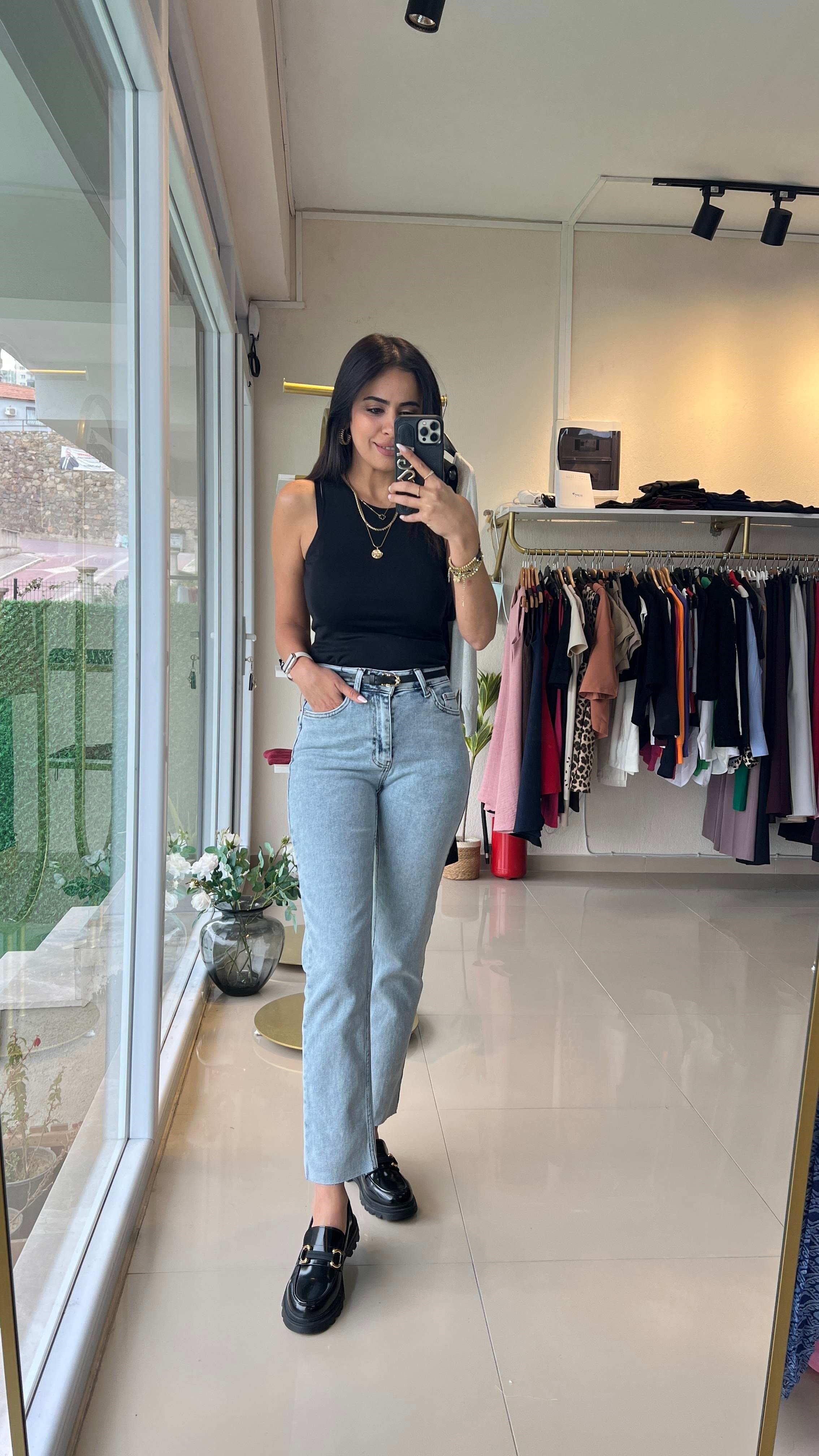 764 YÜKSEK BEL LİKRALI PAÇASI KESİK YUMUŞAK DOKULU MOM JEAN YIKAMALI BUZ MAVİ