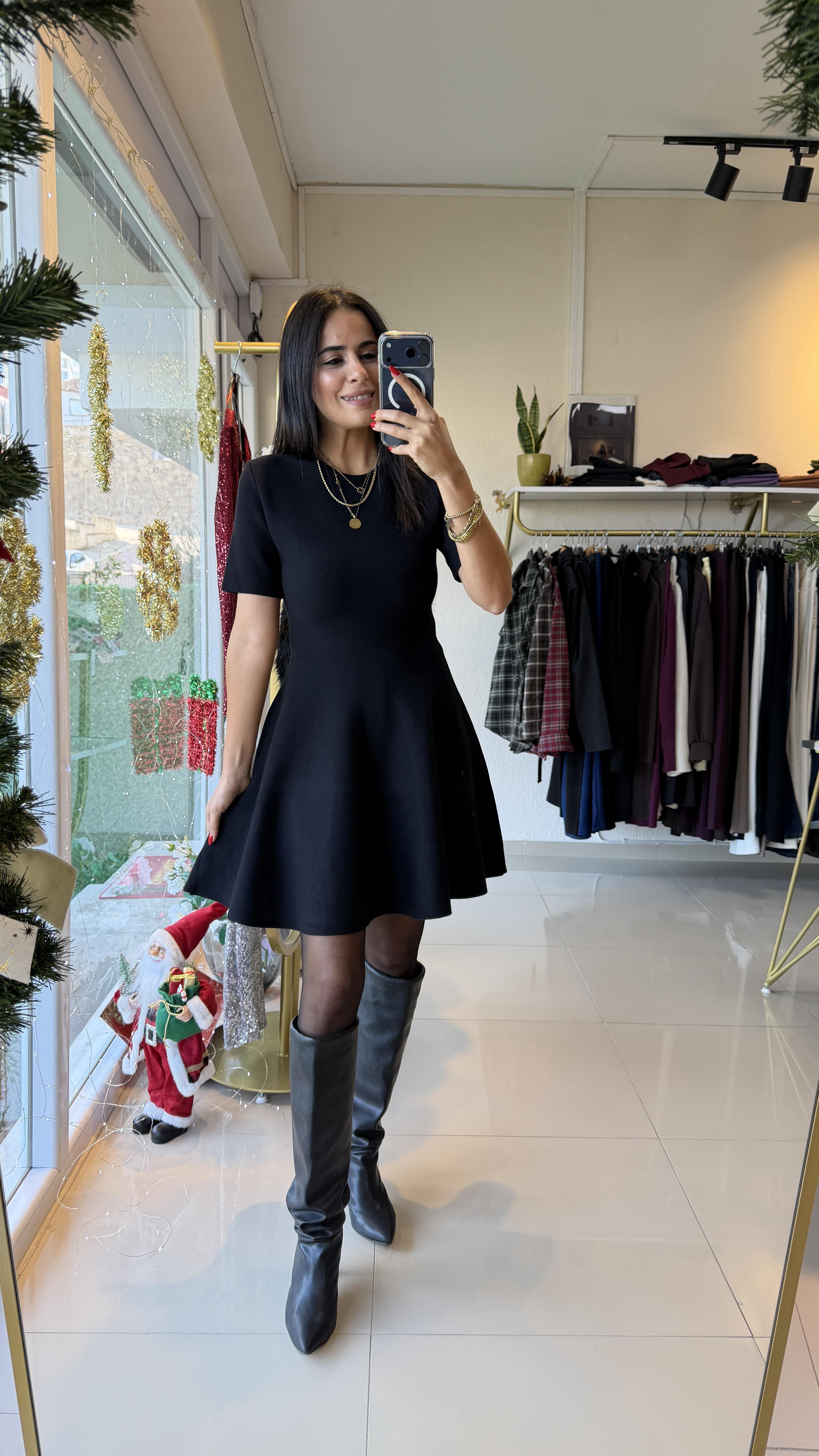 90258 Bisiklet Yaka Volanlı Triko Elbise-Siyah