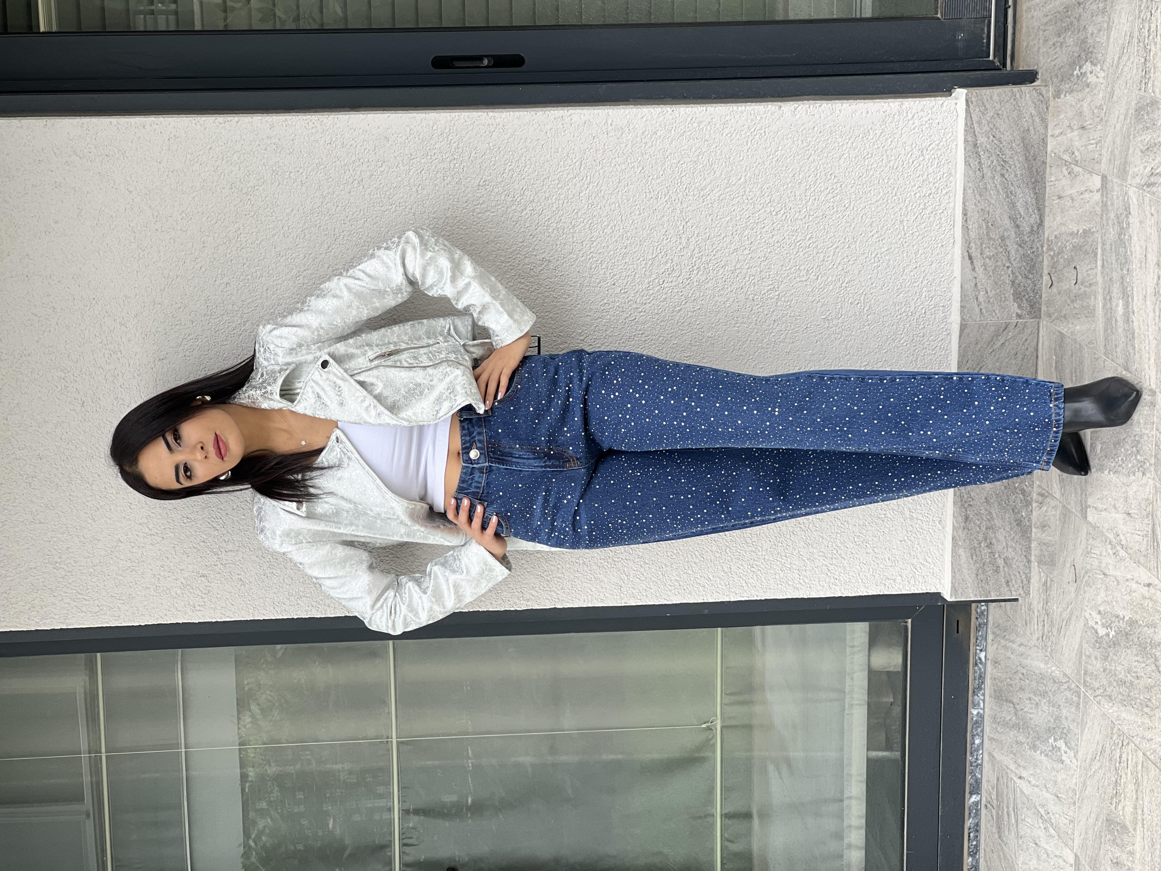 Orjinal Model Önü Taşlı Jean Pantolon 