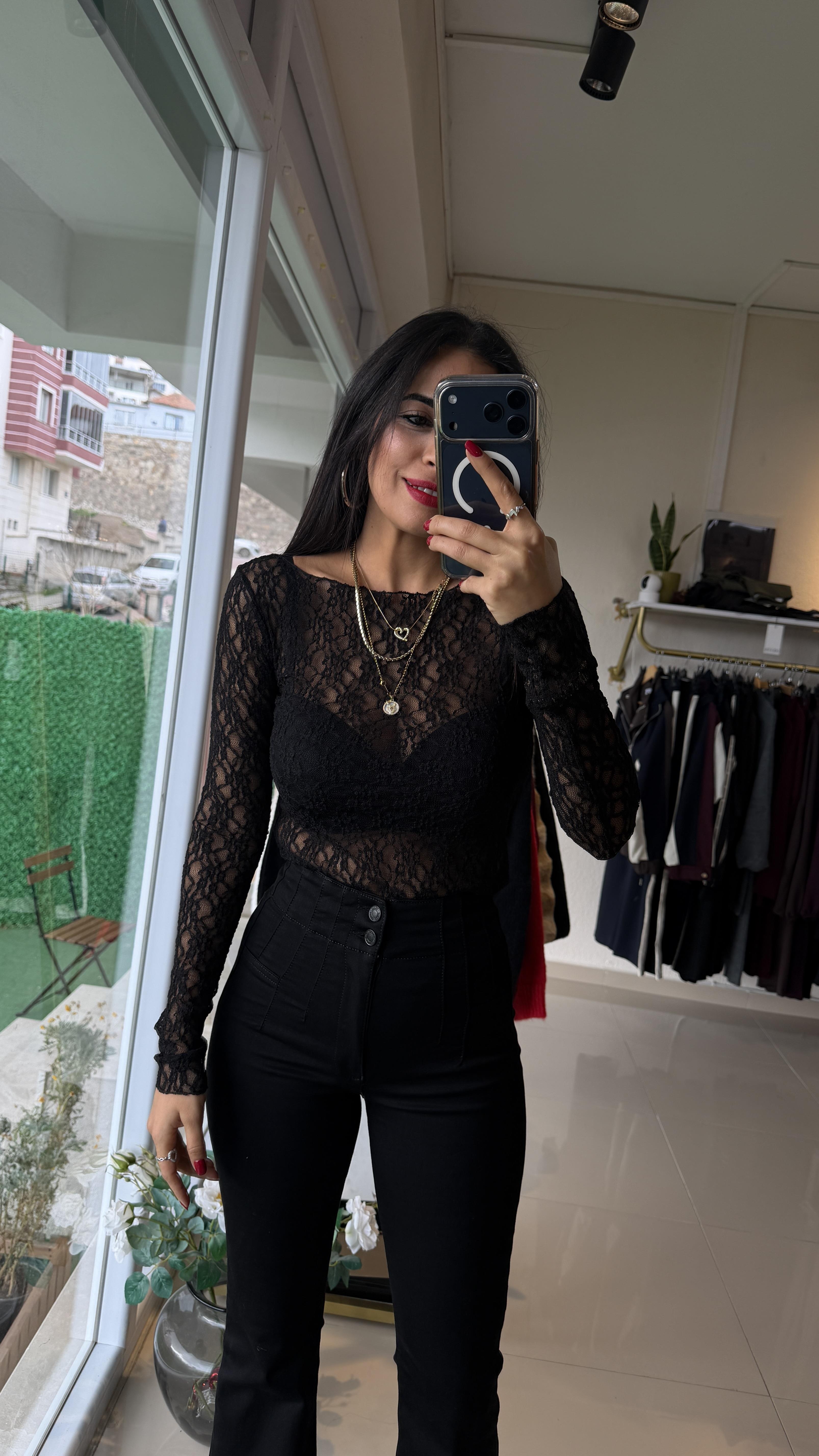 251096 Dantel Kayık Yaka Bluz Siyah