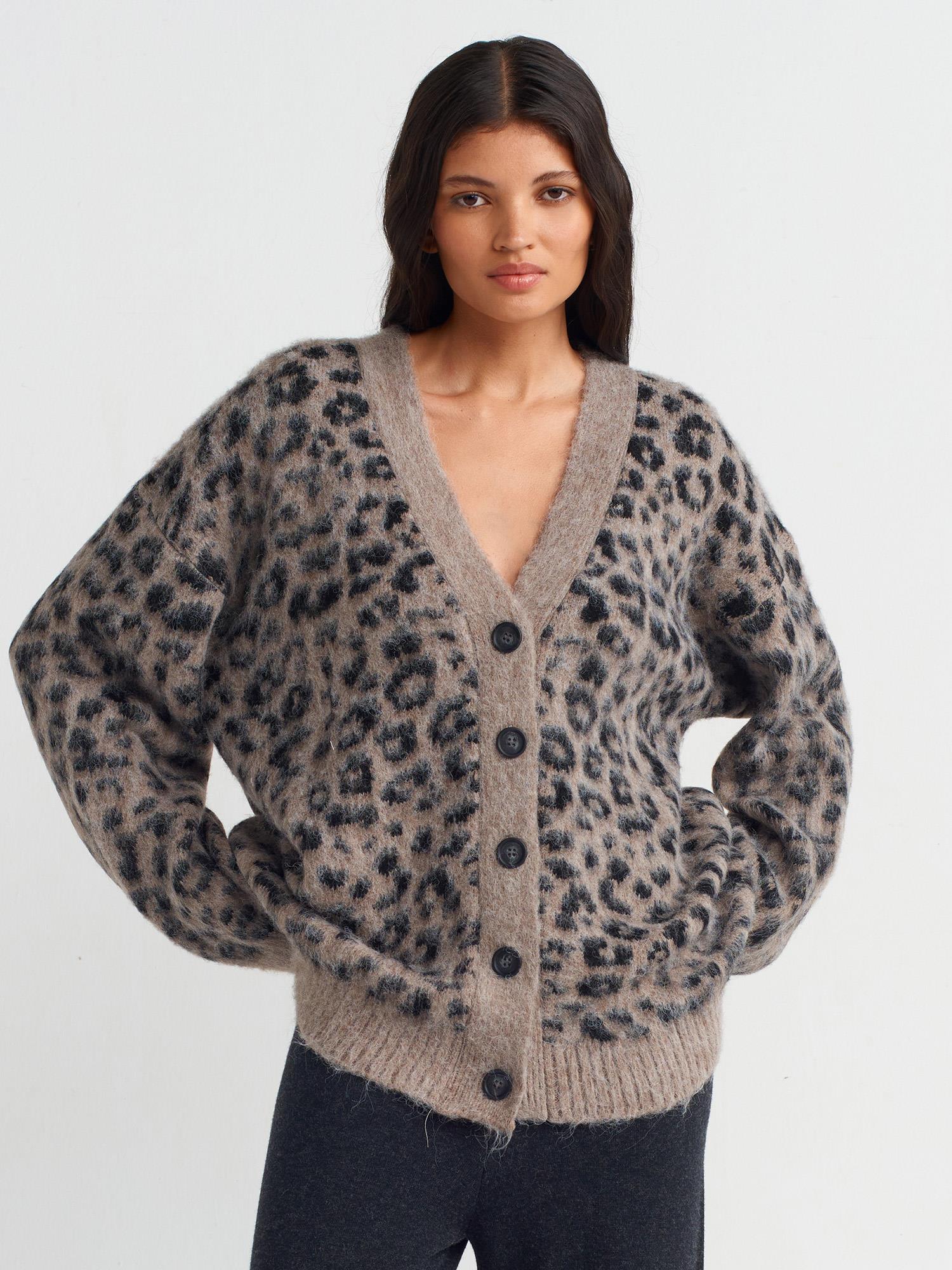 60273 V YAKA LEOPAR ŞARDONLU TRİKO HIRKA