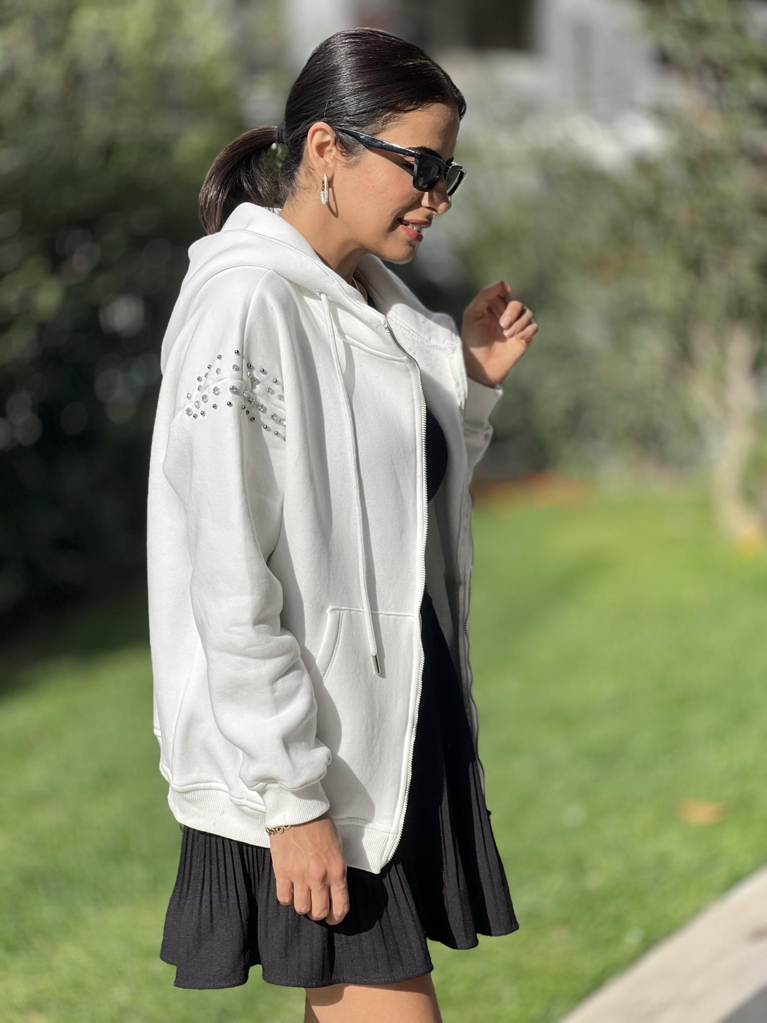 Kolları Taş Detaylı Sweatshirt Beyaz