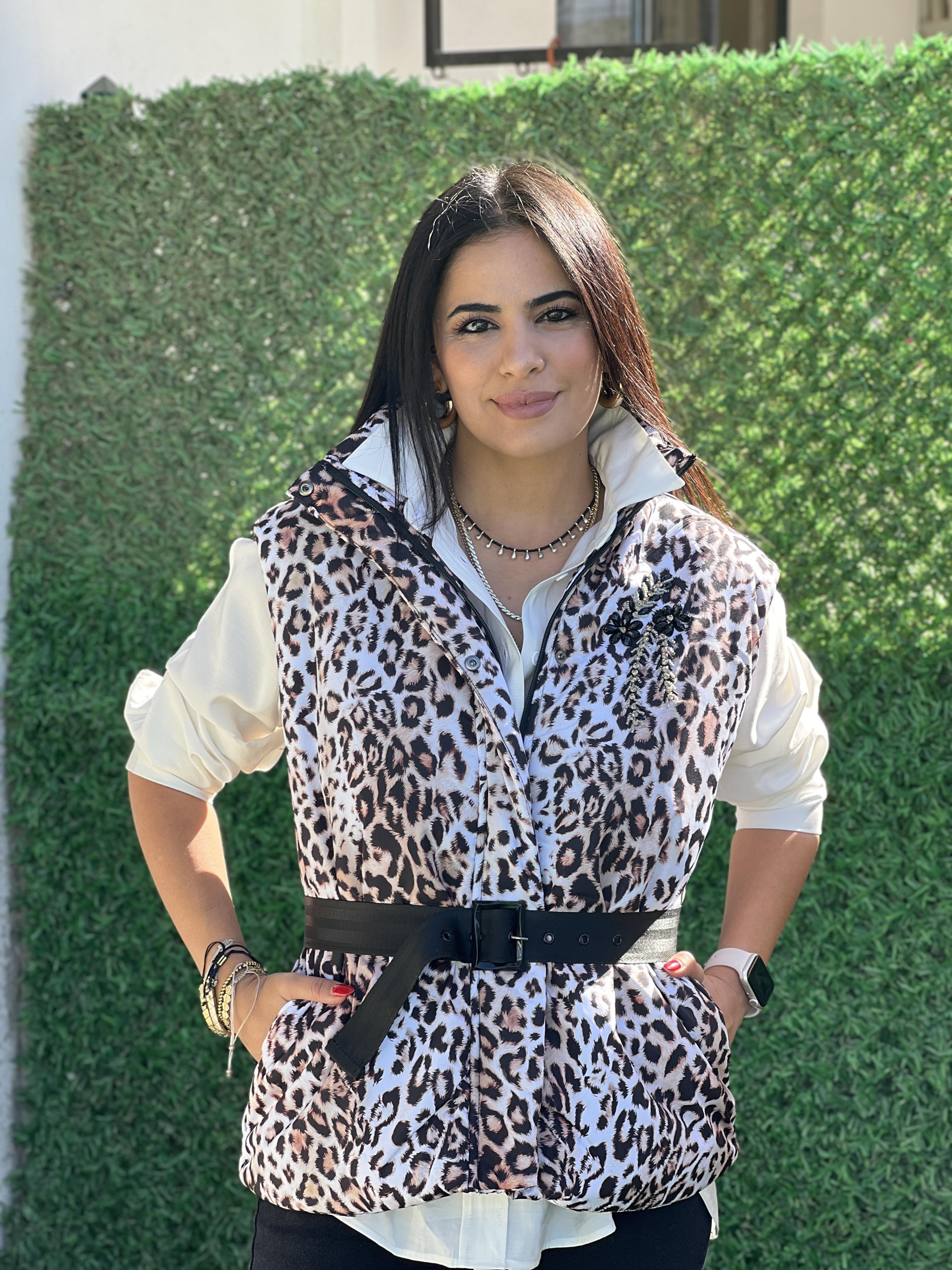 MARKA MODEL TAŞ İŞLEMELİ YELEK LEO DESEN