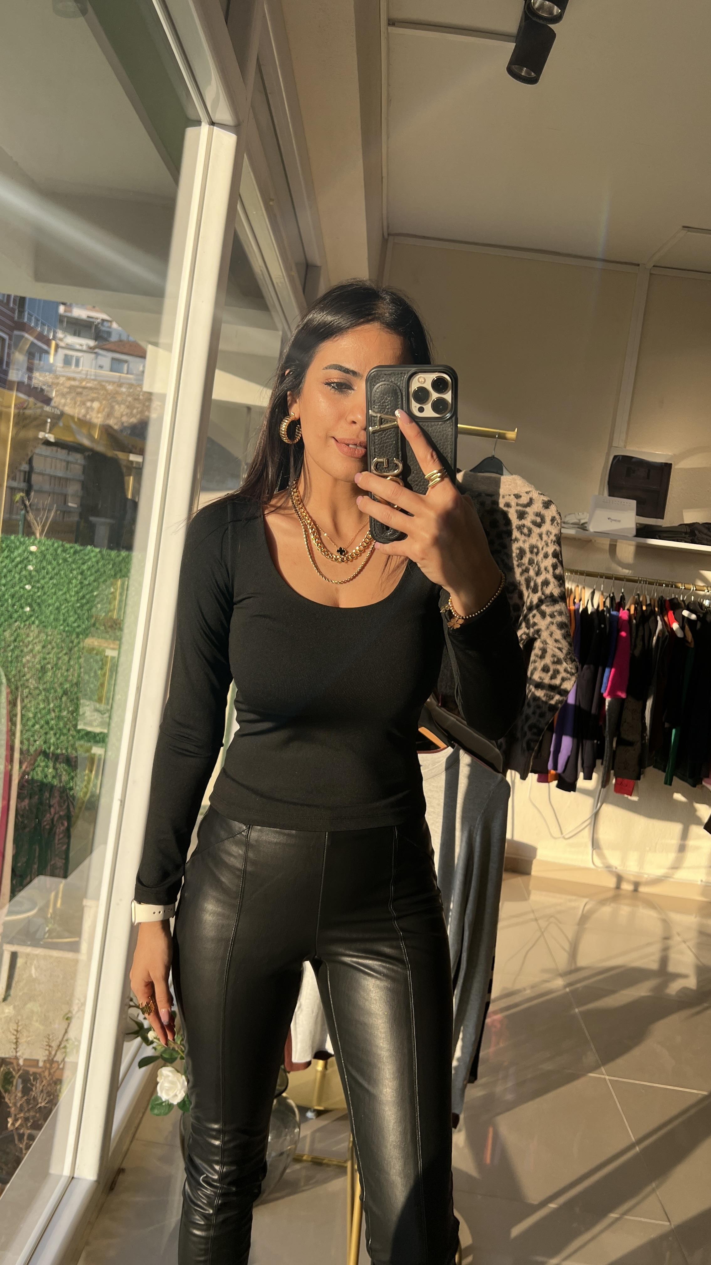 ZR HAVUZ YAKA BLUZ SİYAH
