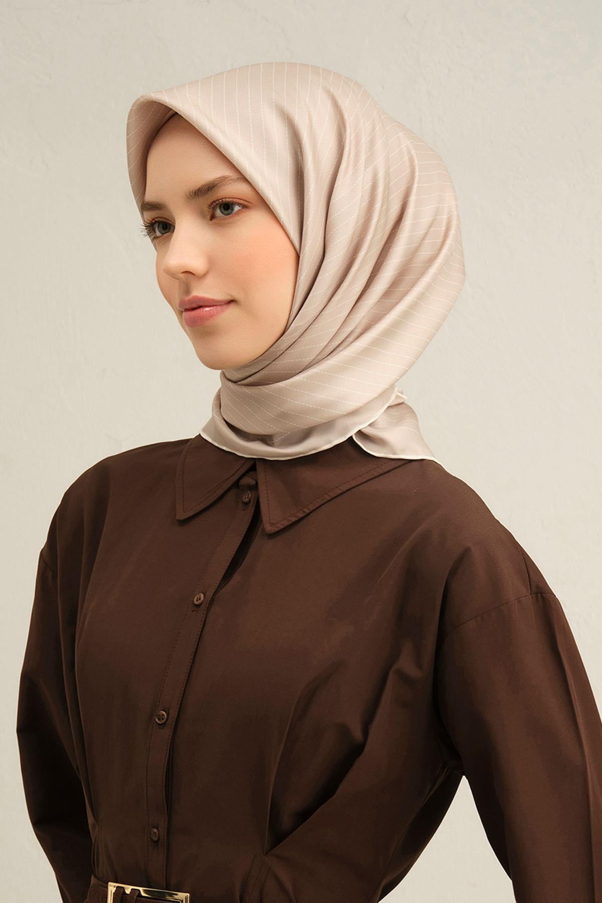 Armine İpek Eşarp 2025 İlkbahar-Yaz - 9348D-86 - Sura