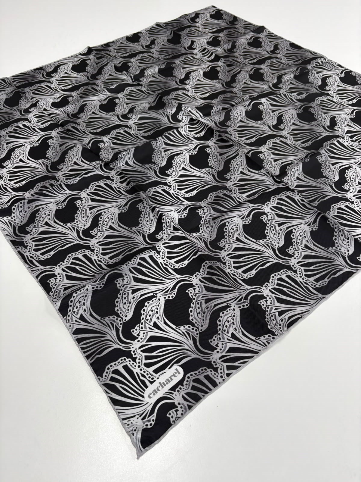Cacharel Twill İpek Eşarp - 2025 İlkbahar-Yaz - 9004313-971 - Tivil