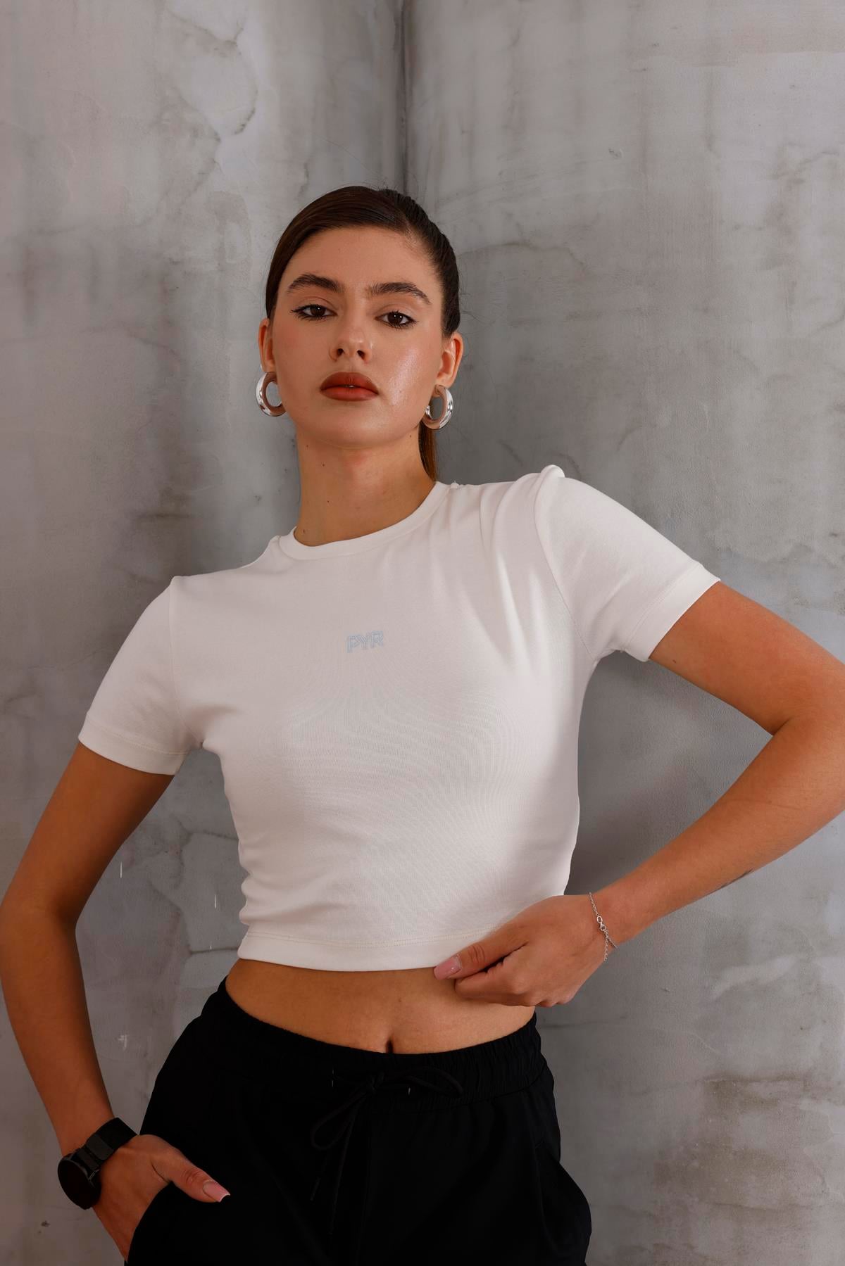 Kadın Ekru Bisiklet Yaka Crop T-shirt - 169