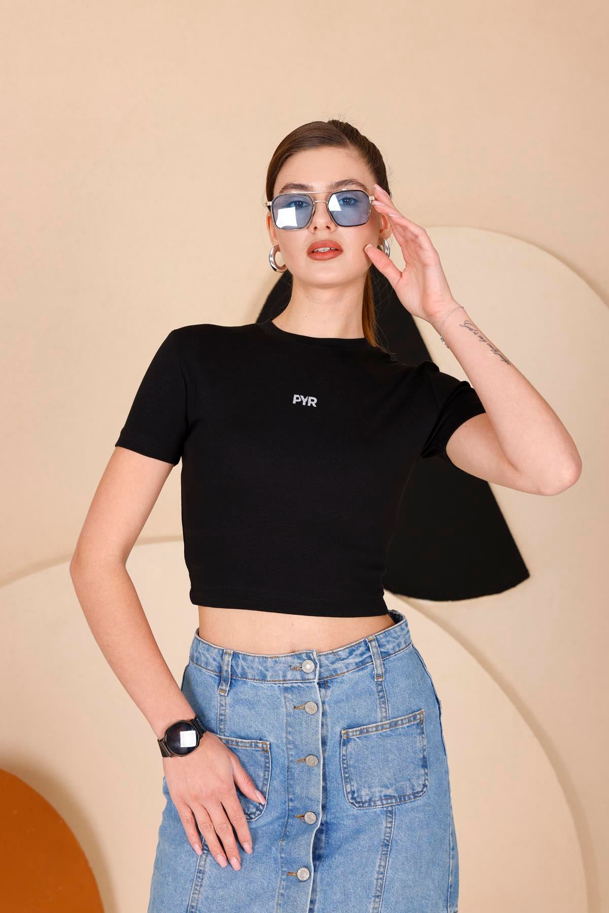 Kadın Siyah Bisiklet Yaka Crop T-shirt - 169