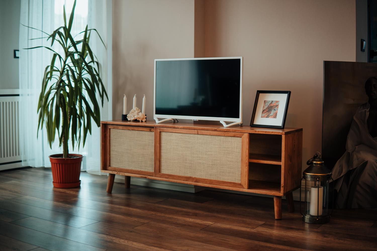 Kumaş Kaplamalı Sürgülü Ahşap Rakkas Tv Sehpası 