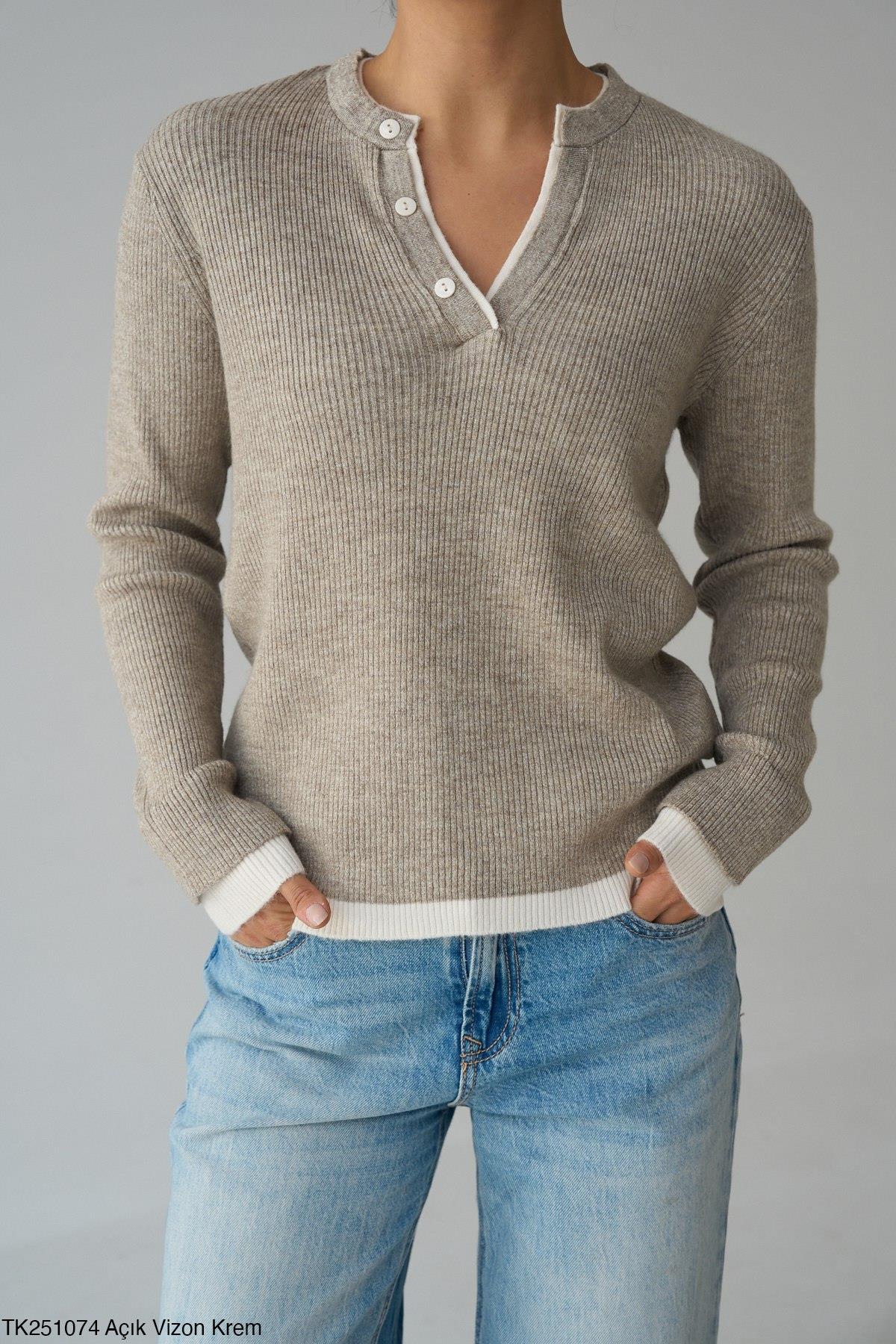 DÜĞMELİ İKİ RENK KAZAK