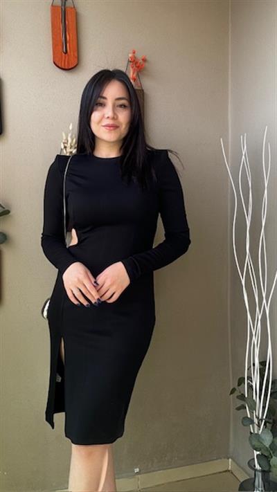 PENCERE DEKOLTELİ YIRTMAÇ DETAYLI UZUN KOL ELBİSE