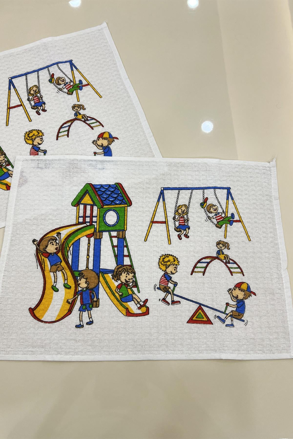 2 Adet 35x50 yıkanabilir ilkokul ve okul öncesi Beslenme Örtüsü/bezi_park_1037-A