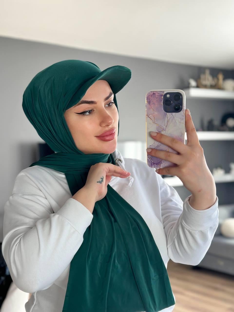 ŞAPKALI ŞAL ZÜMRÜT