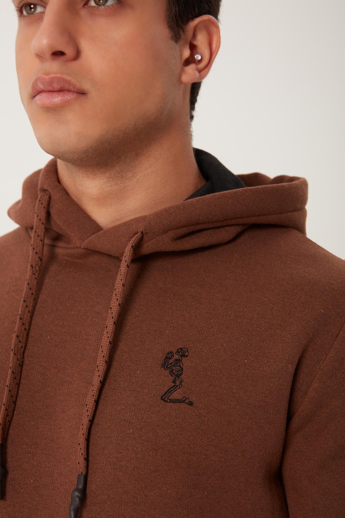 Erkek İskelet Nakışlı 3 İplik Kapüşonlu Sweatshirt Kahverengi Erkek İskelet Nakışlı 3 İplik Kapüşonlu Sweatshirt Kahverengi