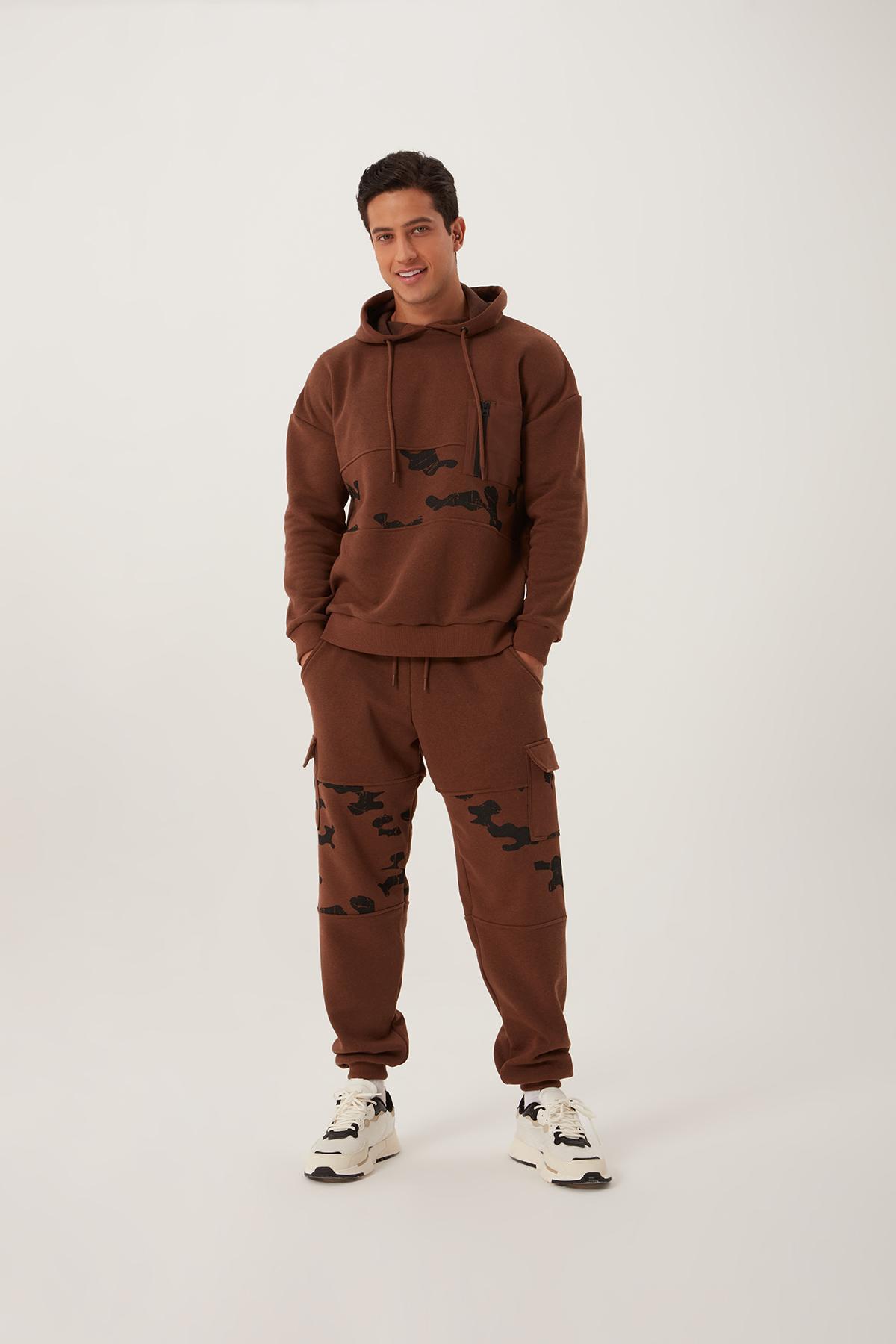 Erkek 3 İplik Pamuklu İçi Polarlı Oversize Göğüs Cepli Kapuşonlu Kahverengi Sweatshirt Erkek 3 İplik Pamuklu İçi Polarlı Oversize Göğüs Cepli Kapuşonlu Kahverengi Sweatshirt